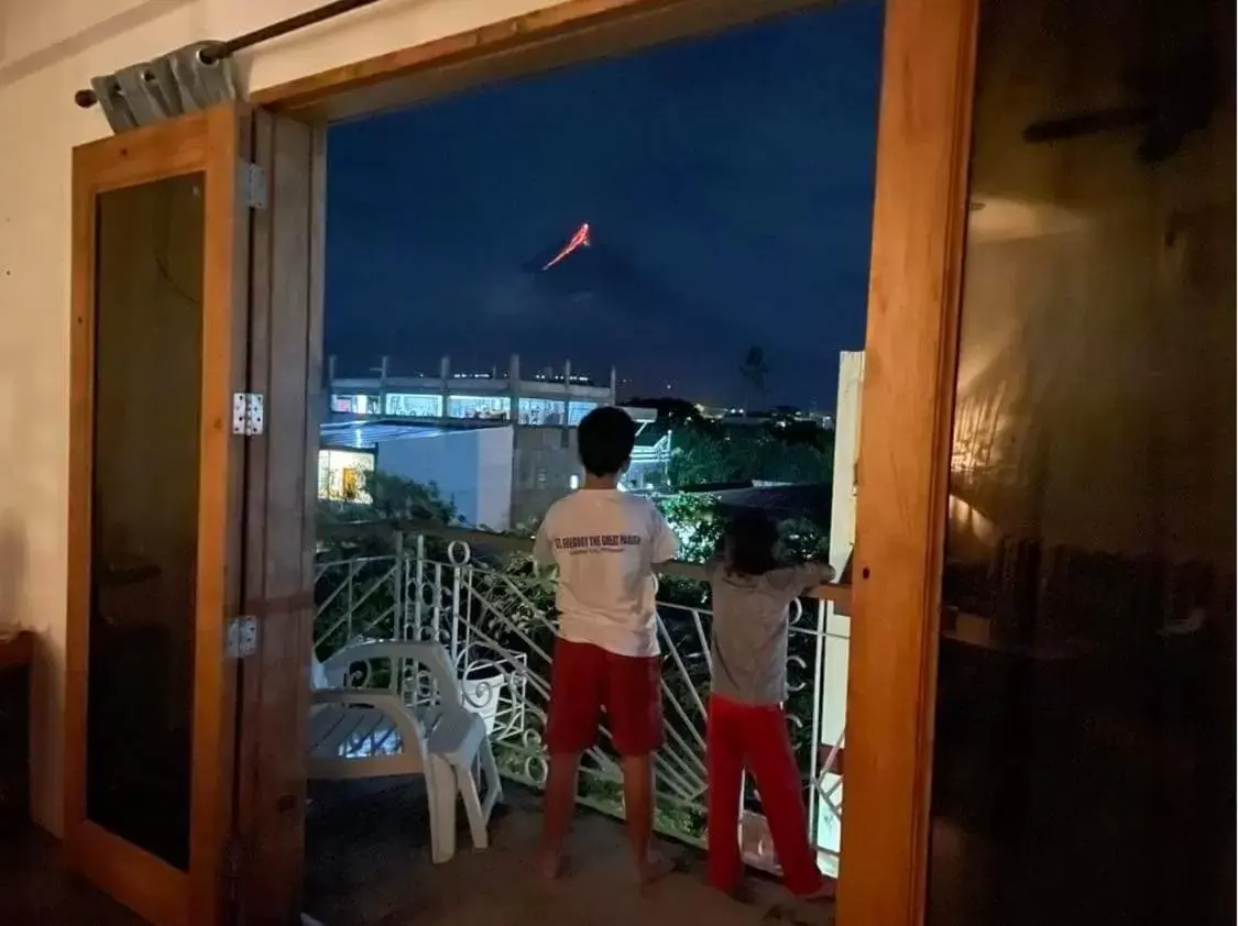 Suite with Mountain View in P&B Residences Legazpi Suite with Mountain View in P&B Residences Legazpi