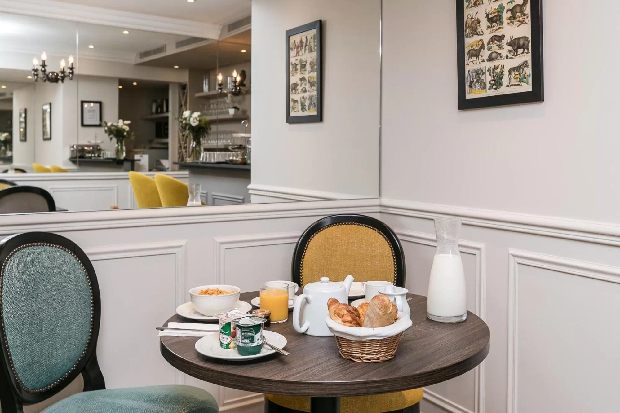 Dining area in Hotel Saint Christophe