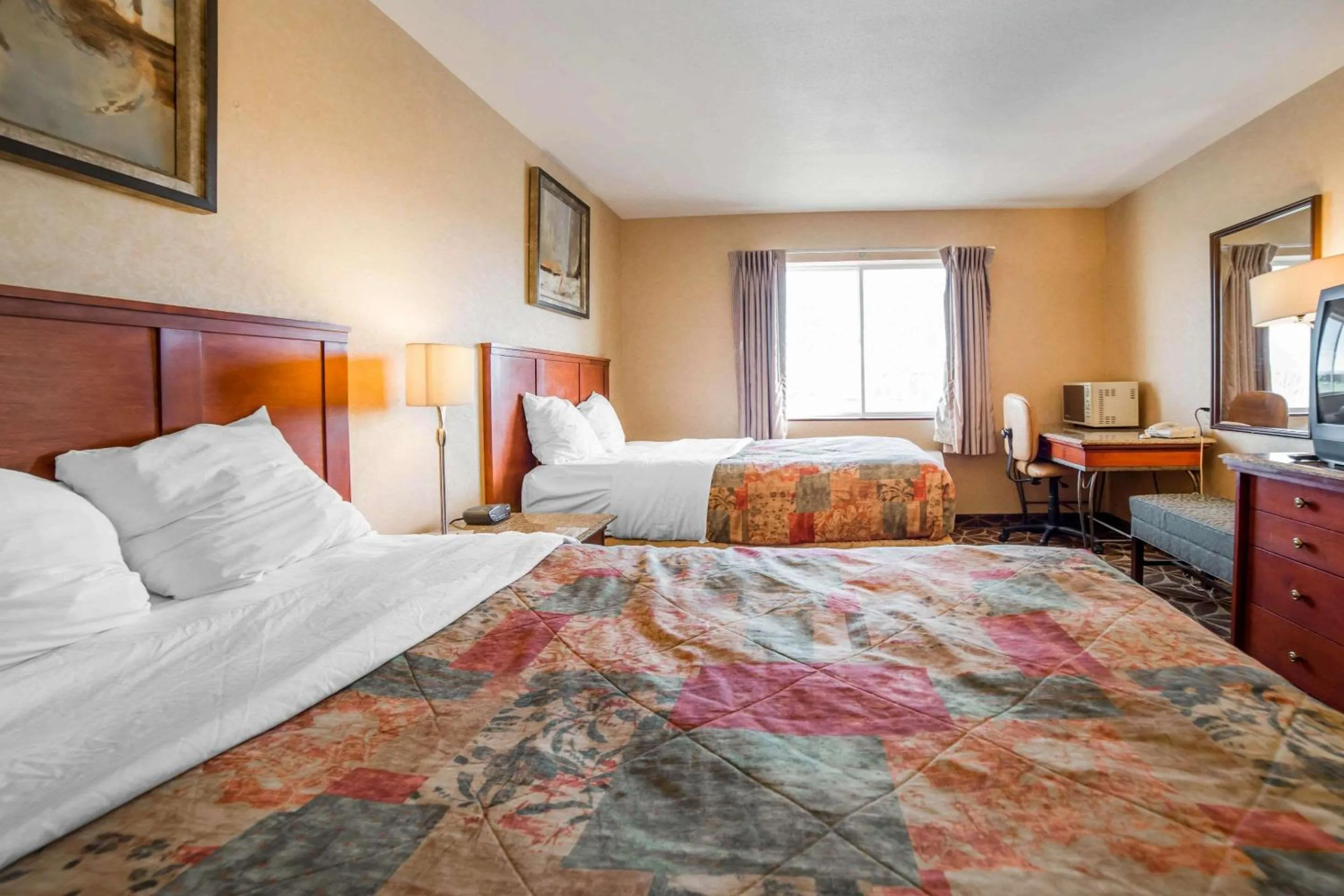 Photo of the whole room, Bed in Rodeway Inn & Suites Nampa