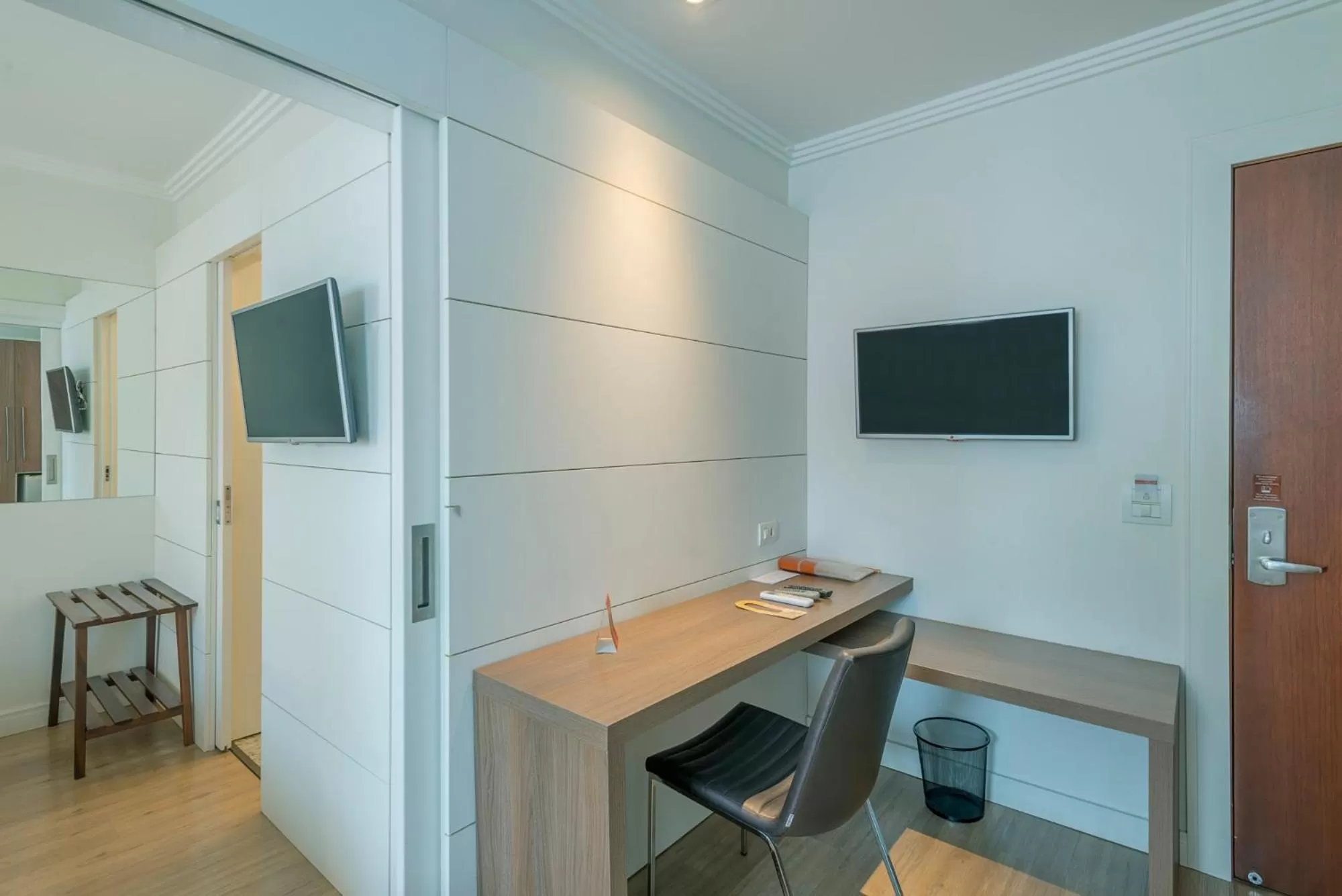 TV/Entertainment Center in Hotel Glória