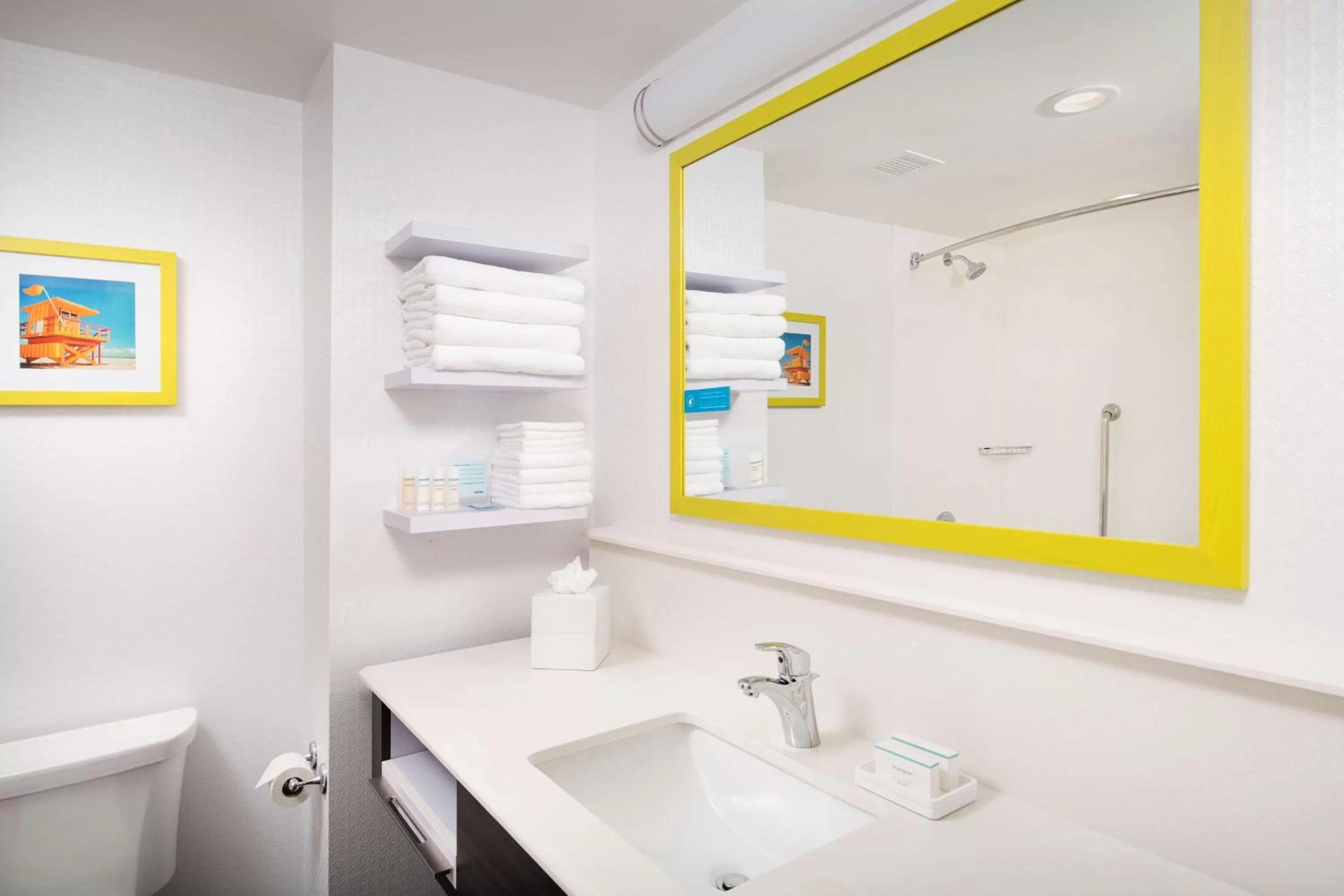 Bathroom in Hampton Inn Miami Airport East