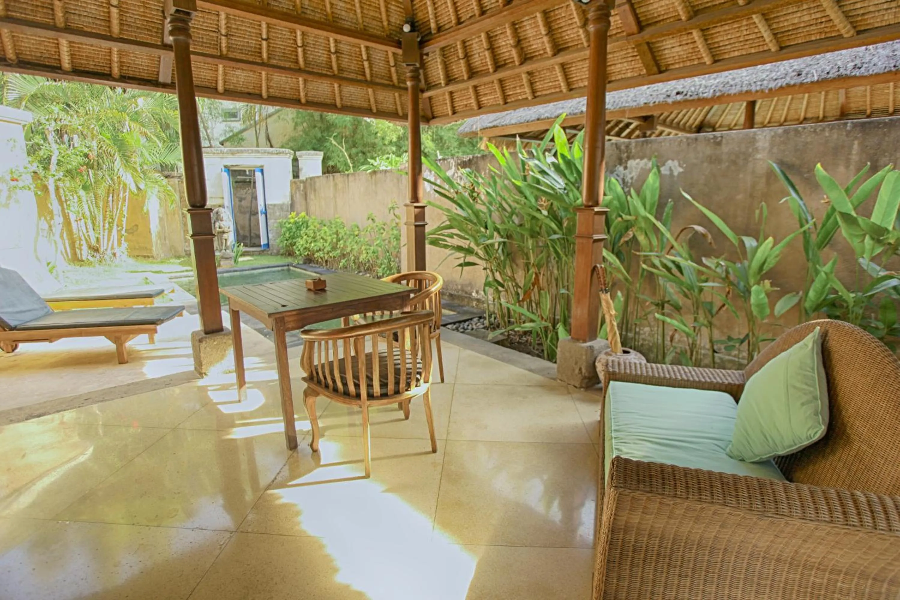 Patio in Visakha Sanur by Puri Signatures