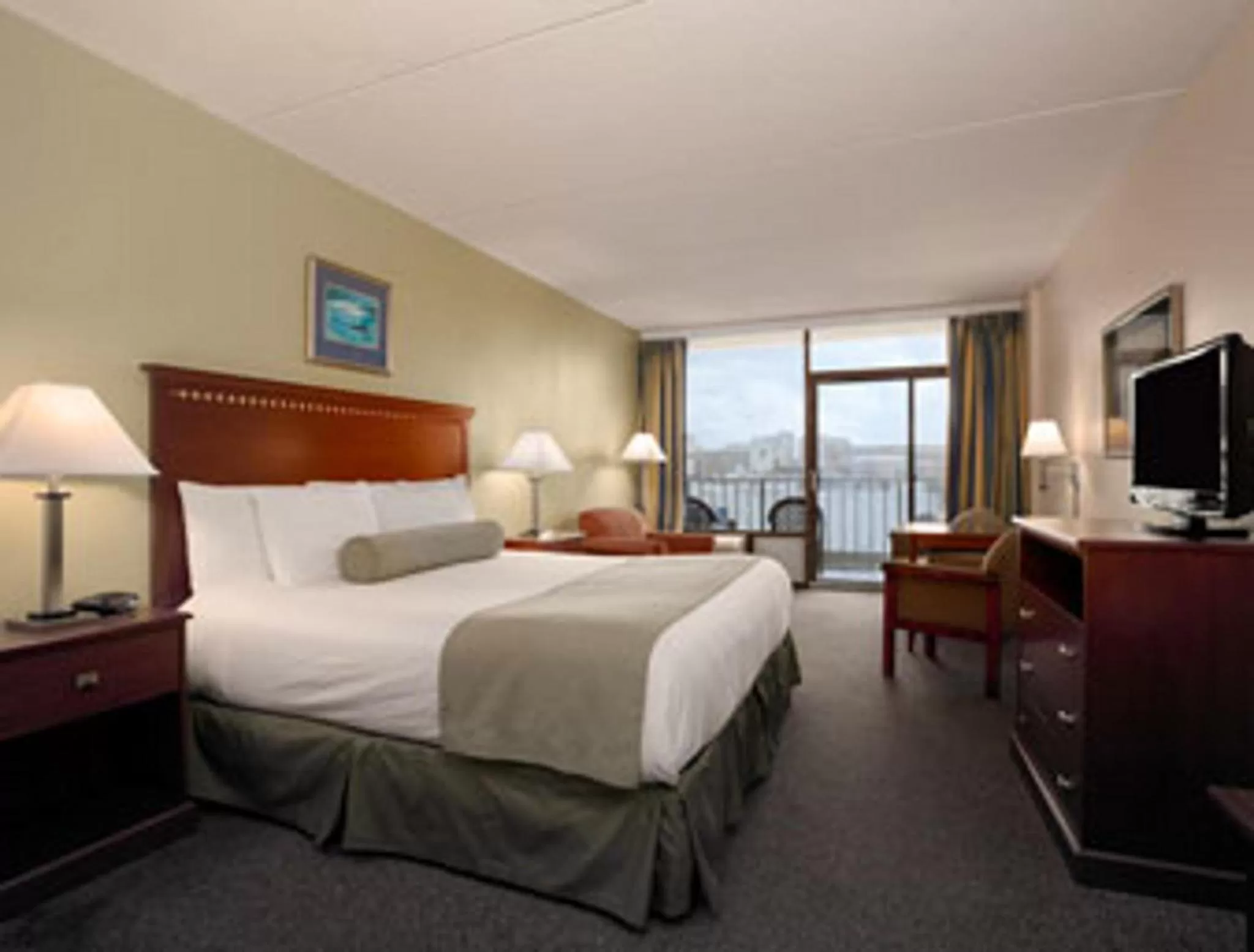 Bedroom, Bed in Days Inn by Wyndham Virginia Beach At The Beach