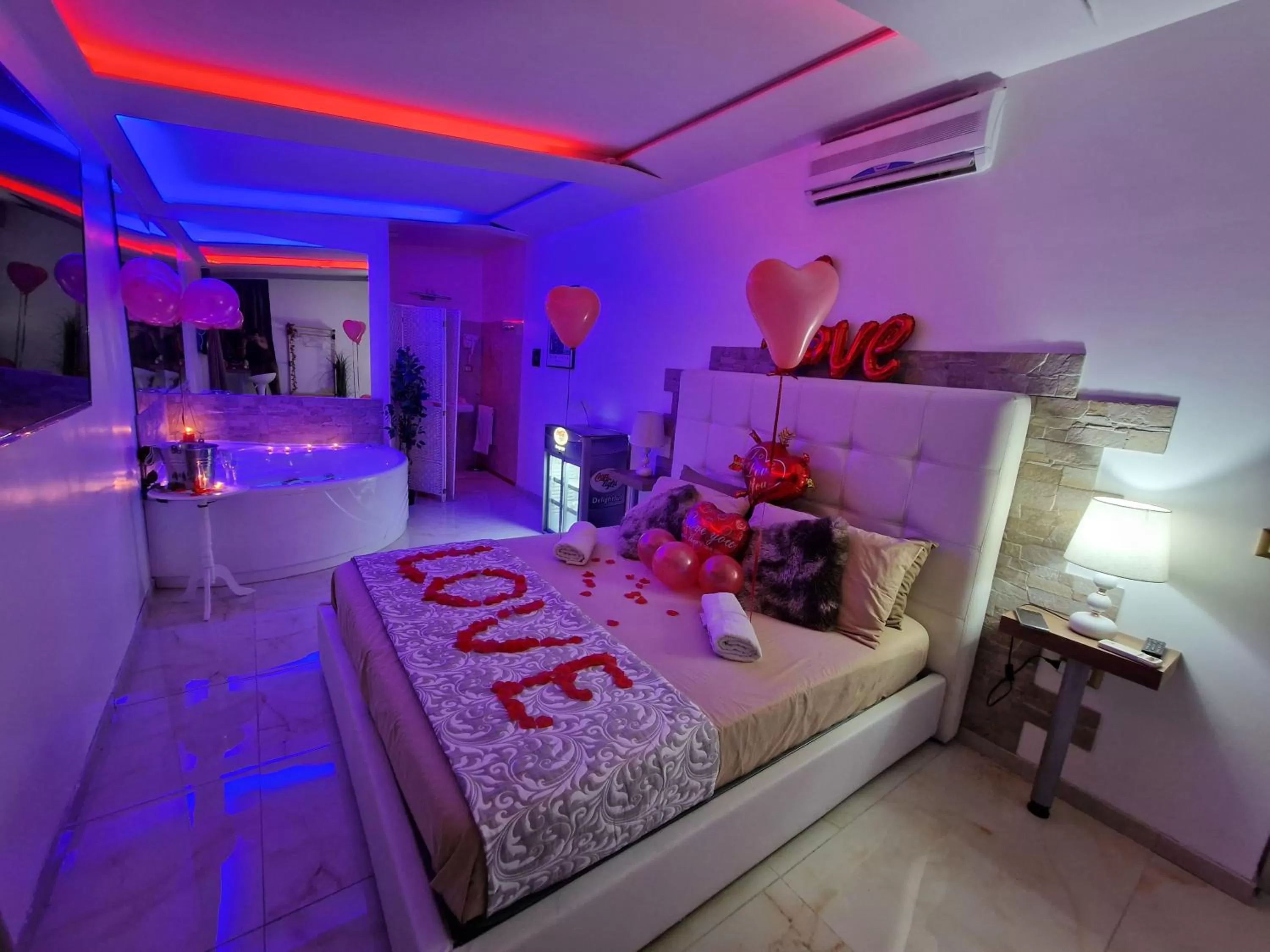 Photo of the whole room, Bed in Le Suite del Lungomare Catania