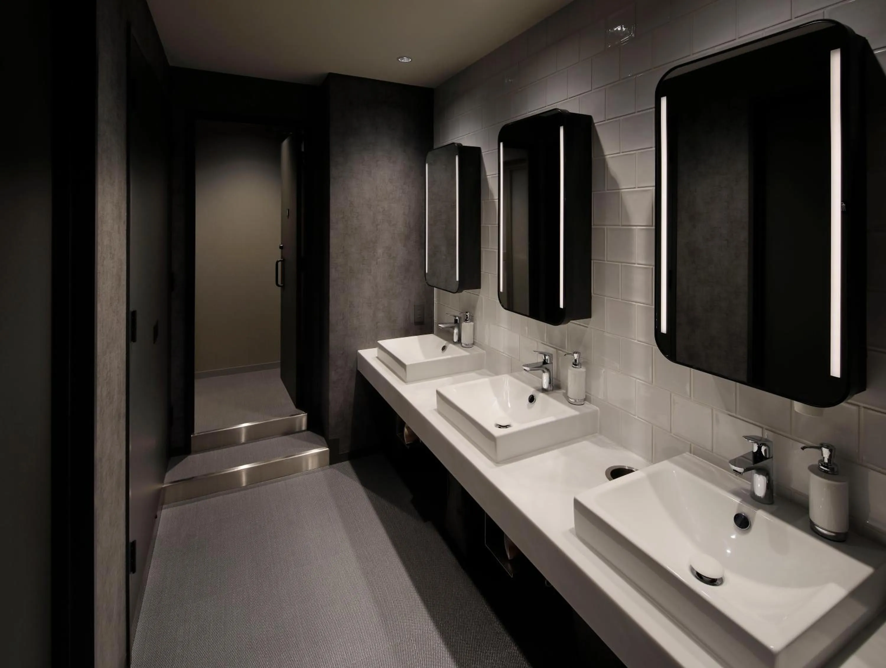 Shower in The Millennials Shibuya