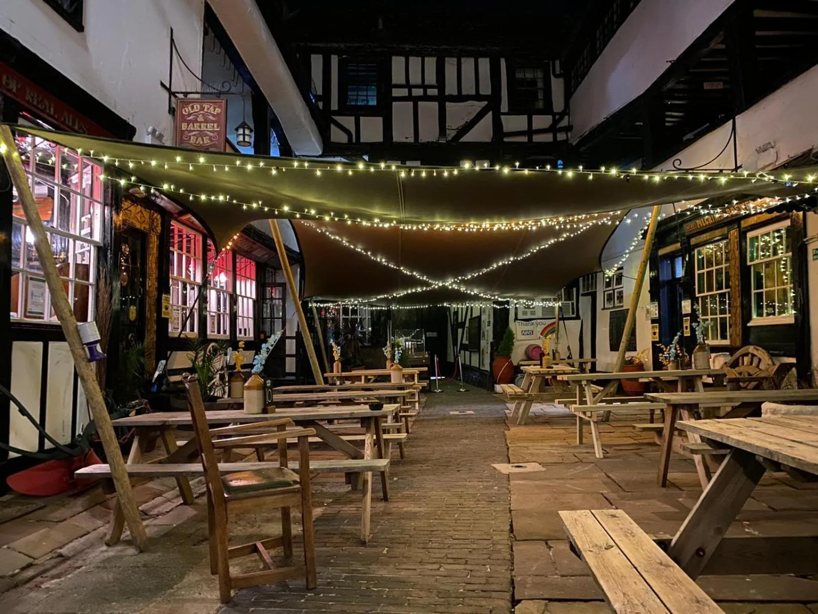 Night in The New Inn by Roomsbooked