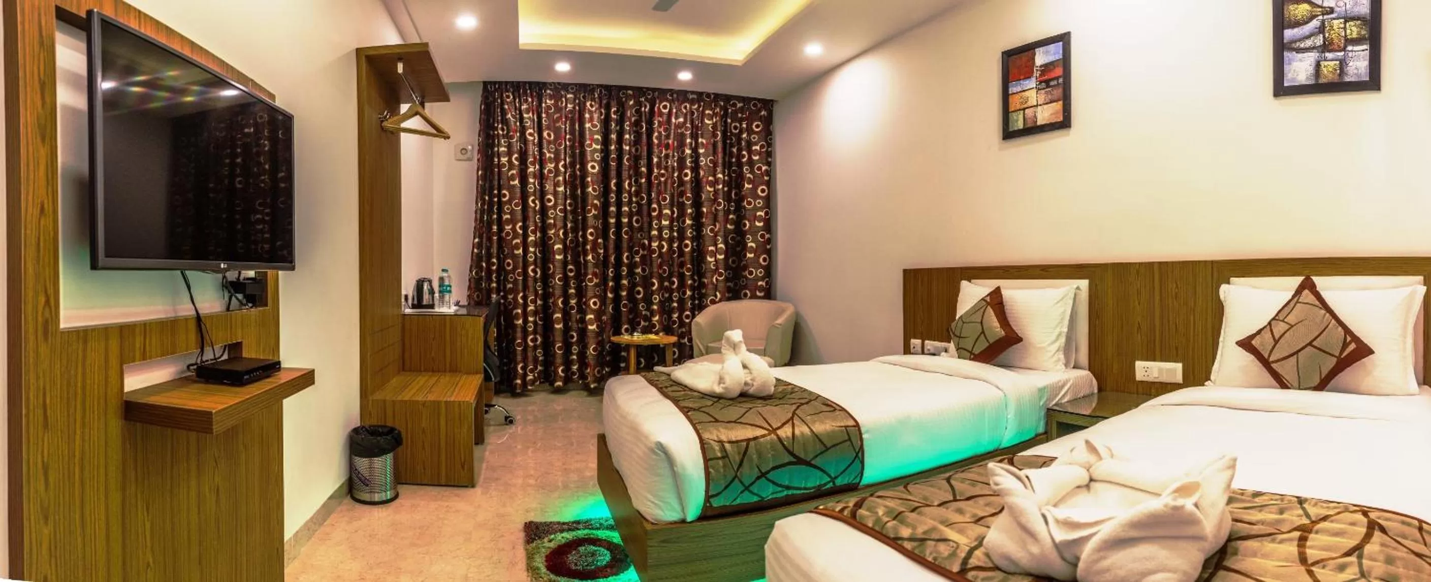 Bedroom, Bed in Hotel Suktara International