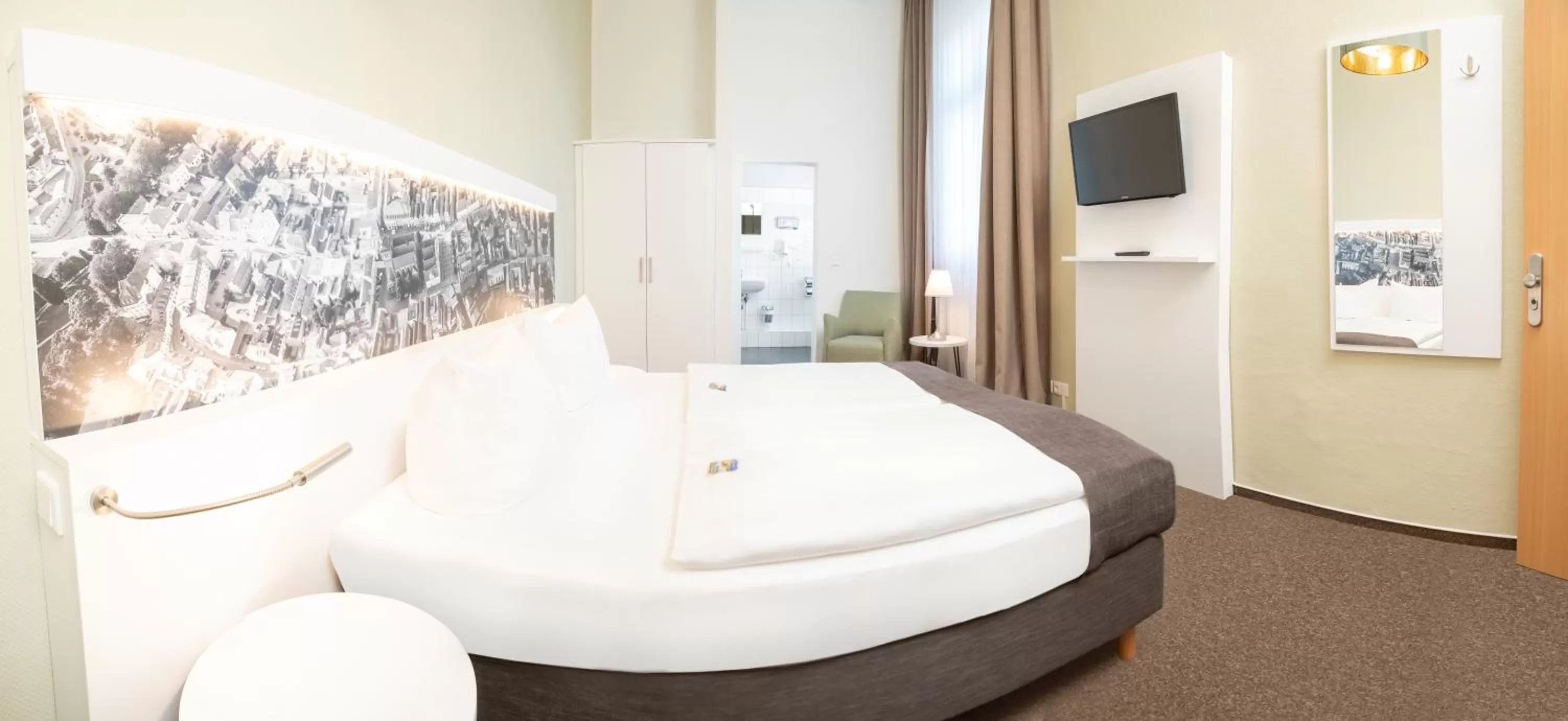 Photo of the whole room, Bed in Hotel am Schlosspark