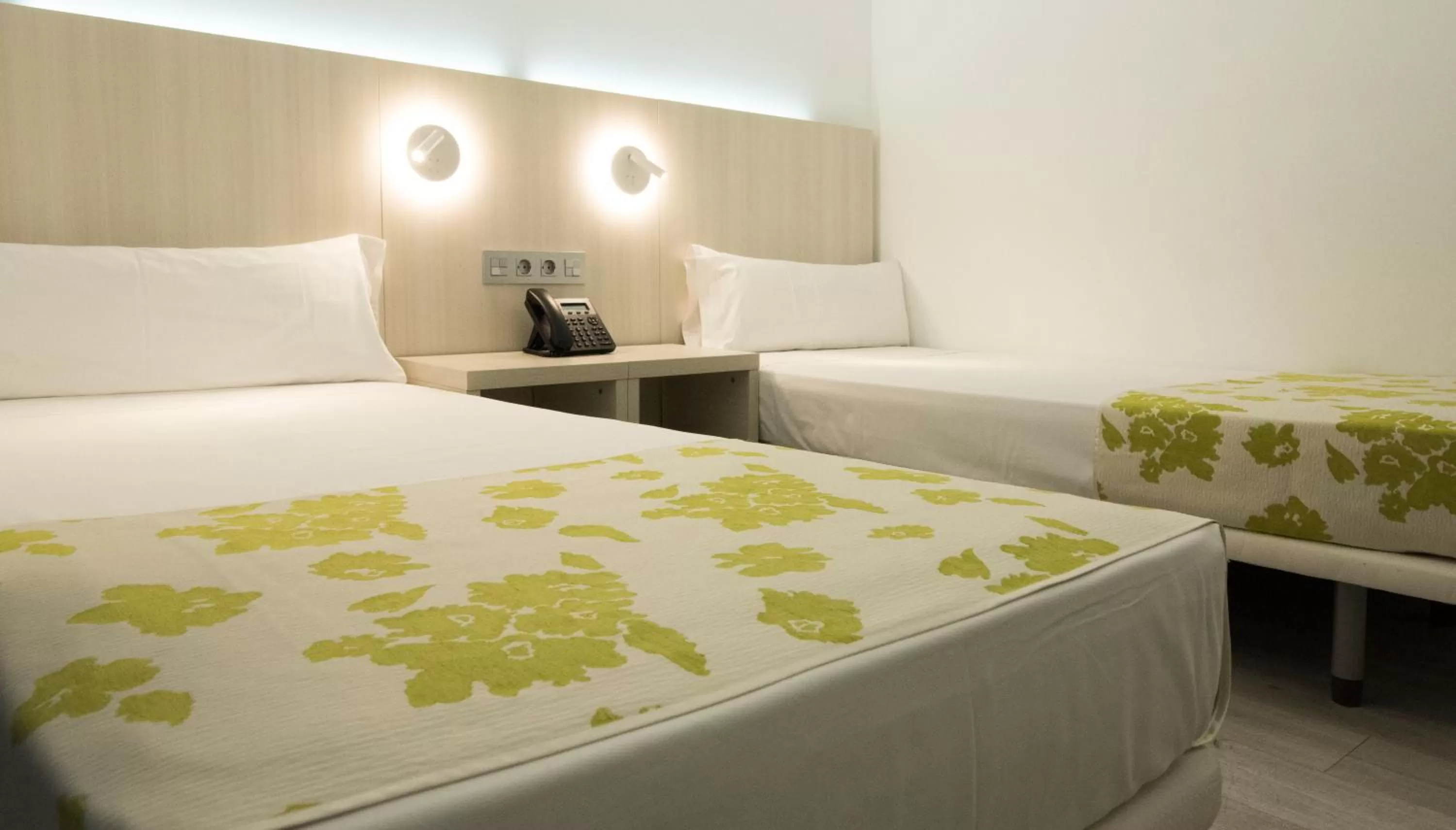 Staff, Bed in Rambla Alicante