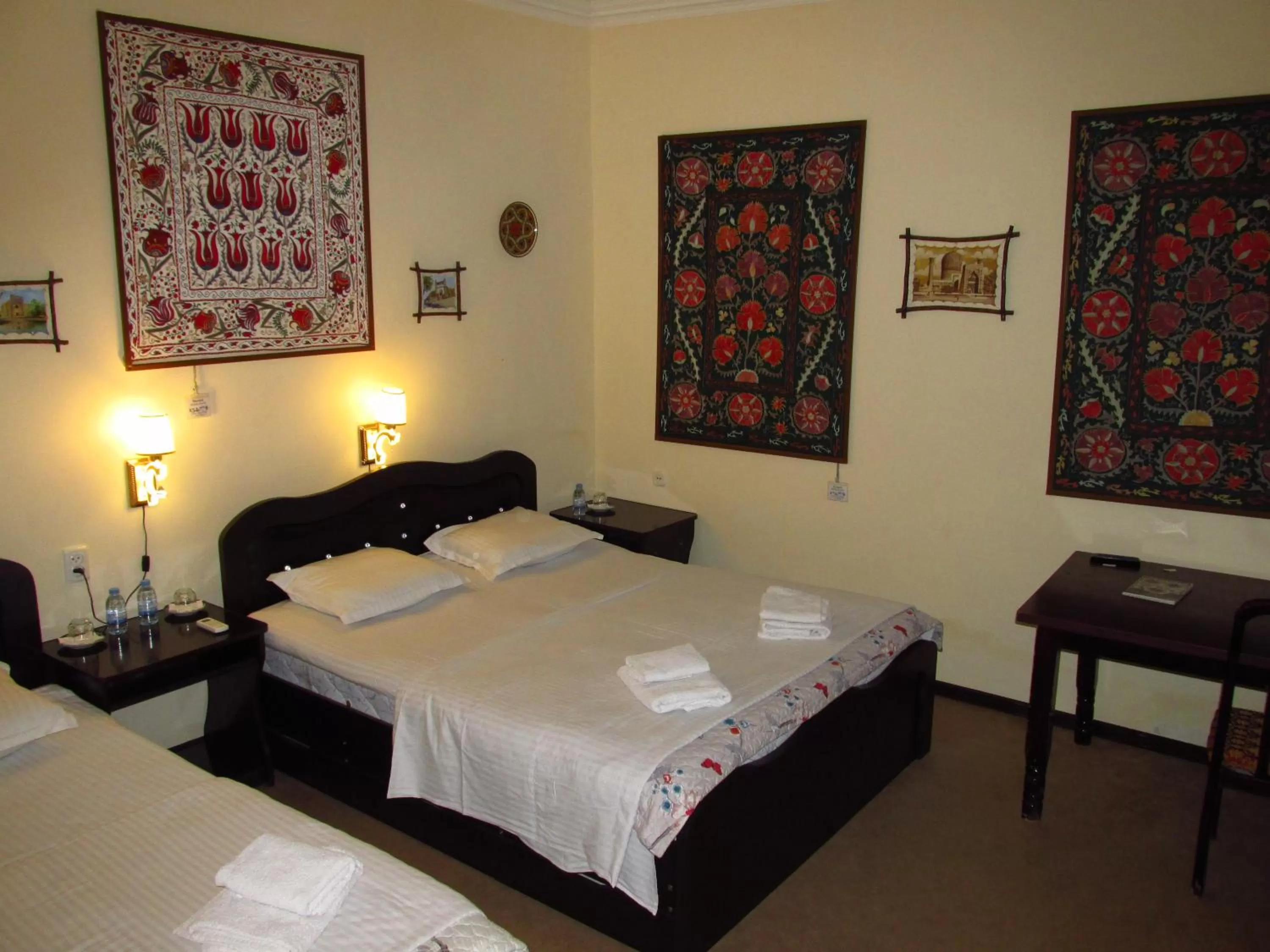 Photo of the whole room, Bed in Al Bukhari