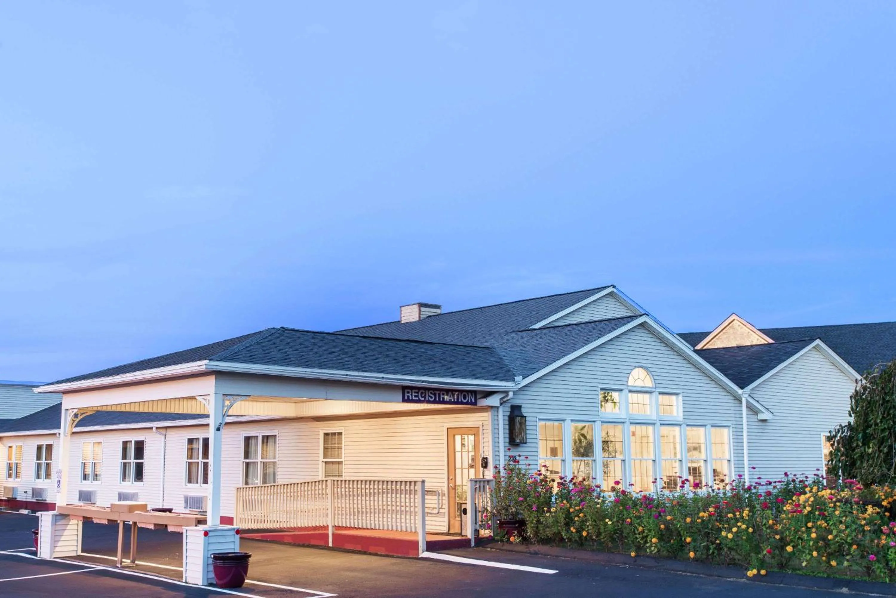 Property building in Knights Inn Hadley