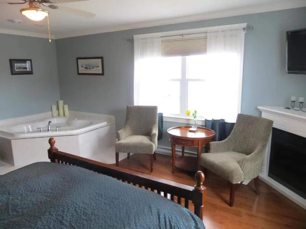 Queen Suite in Lancaster Inn B&B