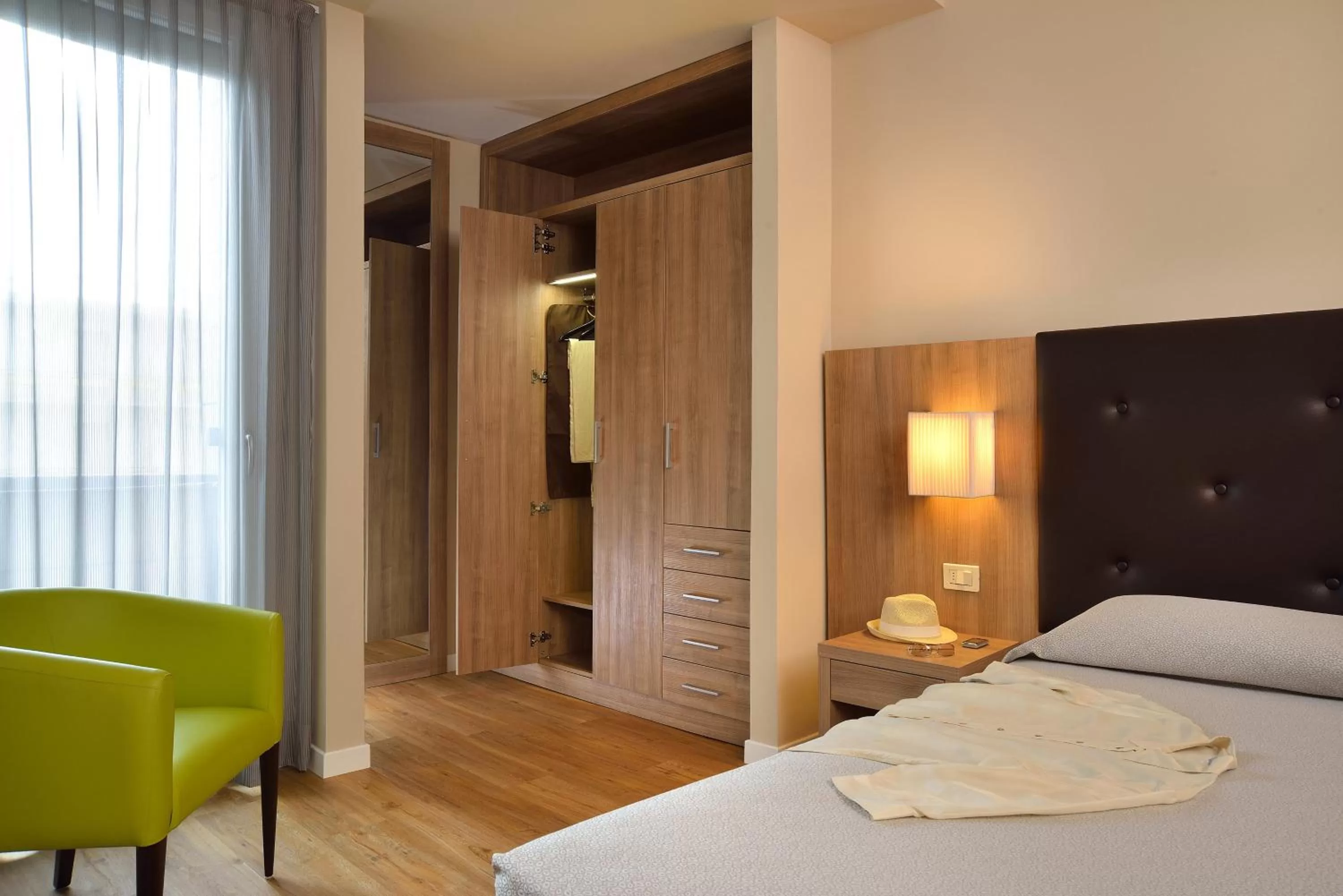 Photo of the whole room, Bed in Hotel Rossini