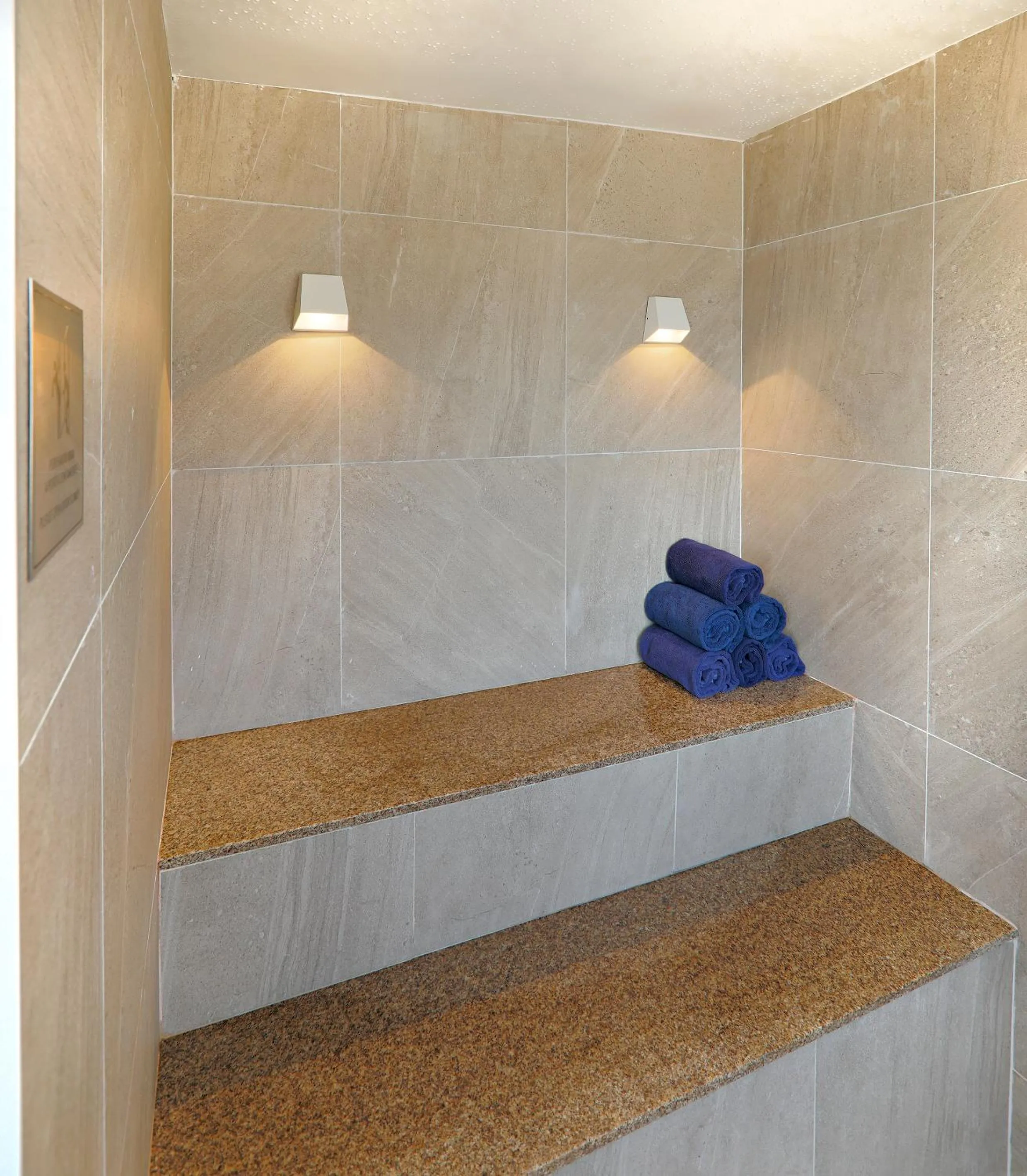 Area and facilities in Orla Copacabana Hotel