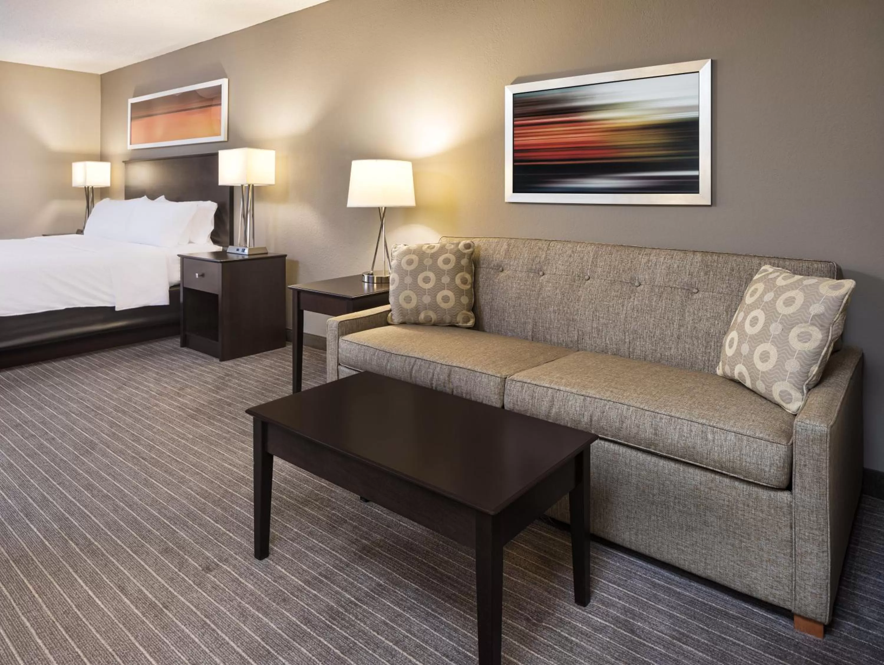 Photo of the whole room, Bed in Holiday Inn Express Hotel & Suites Minneapolis - Minnetonka by IHG