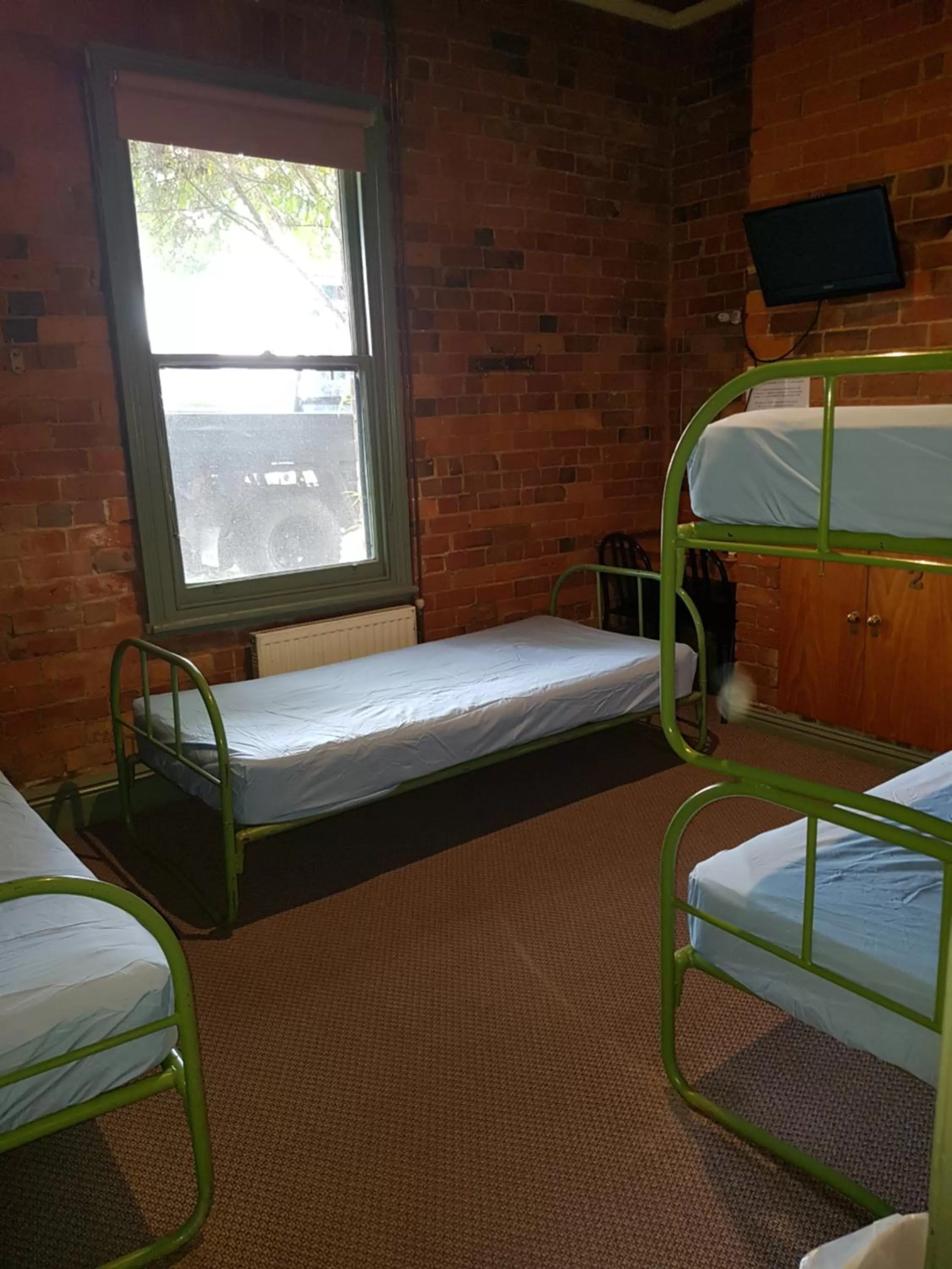 bunk bed, Bed in Mansfield Travellers Lodge