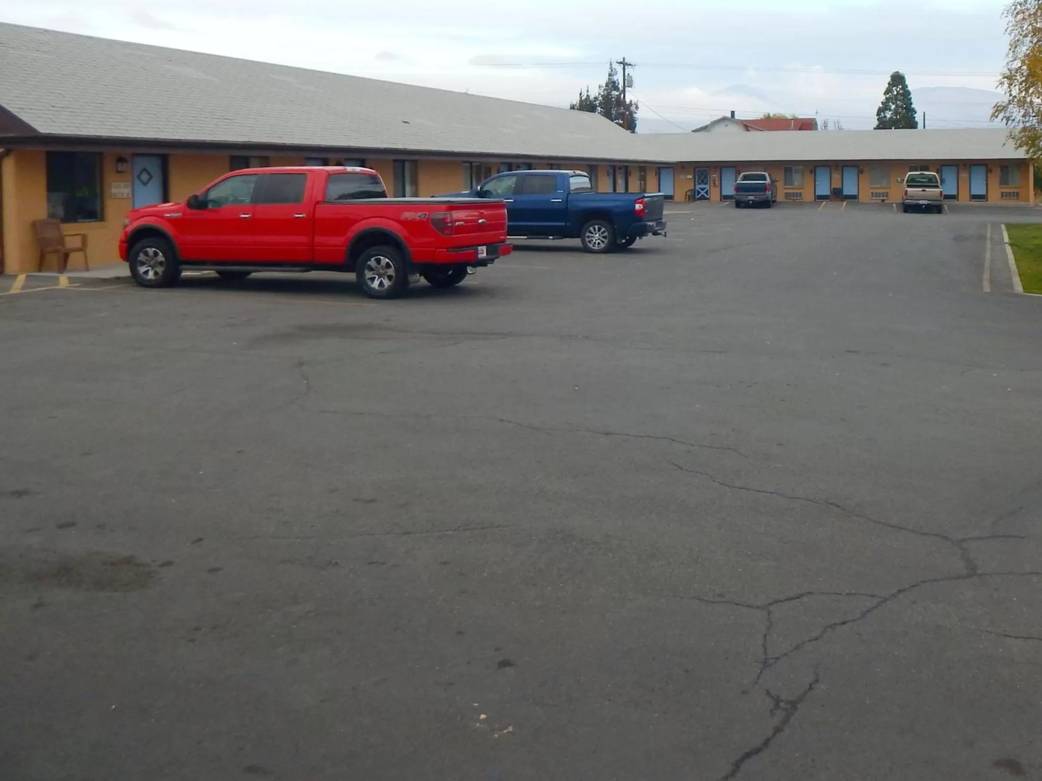 Property building in Motel Nicholas