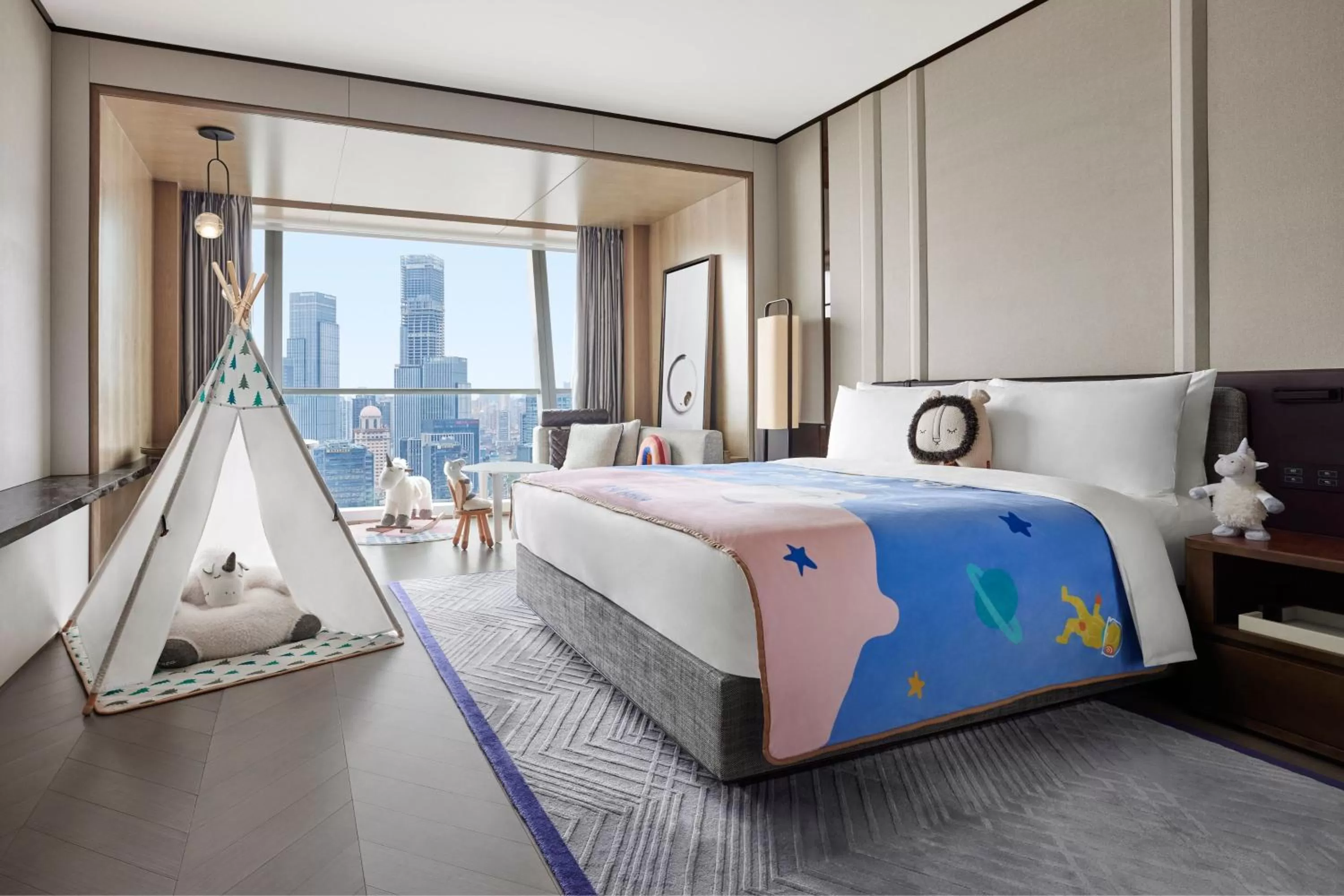 Photo of the whole room, Bed in JW Marriott Marquis Hotel Shanghai Pudong
