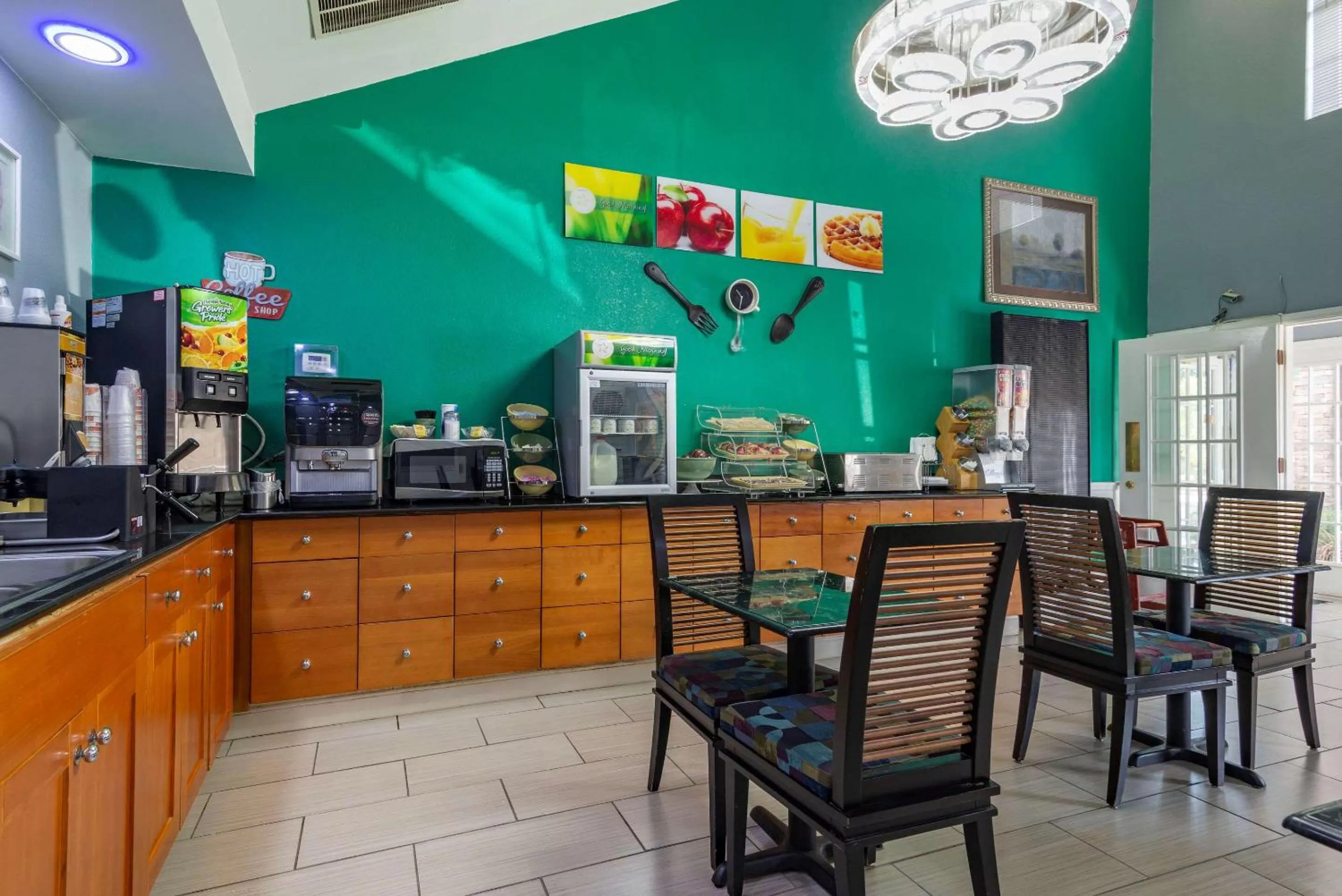 Breakfast in Quality Inn Covington