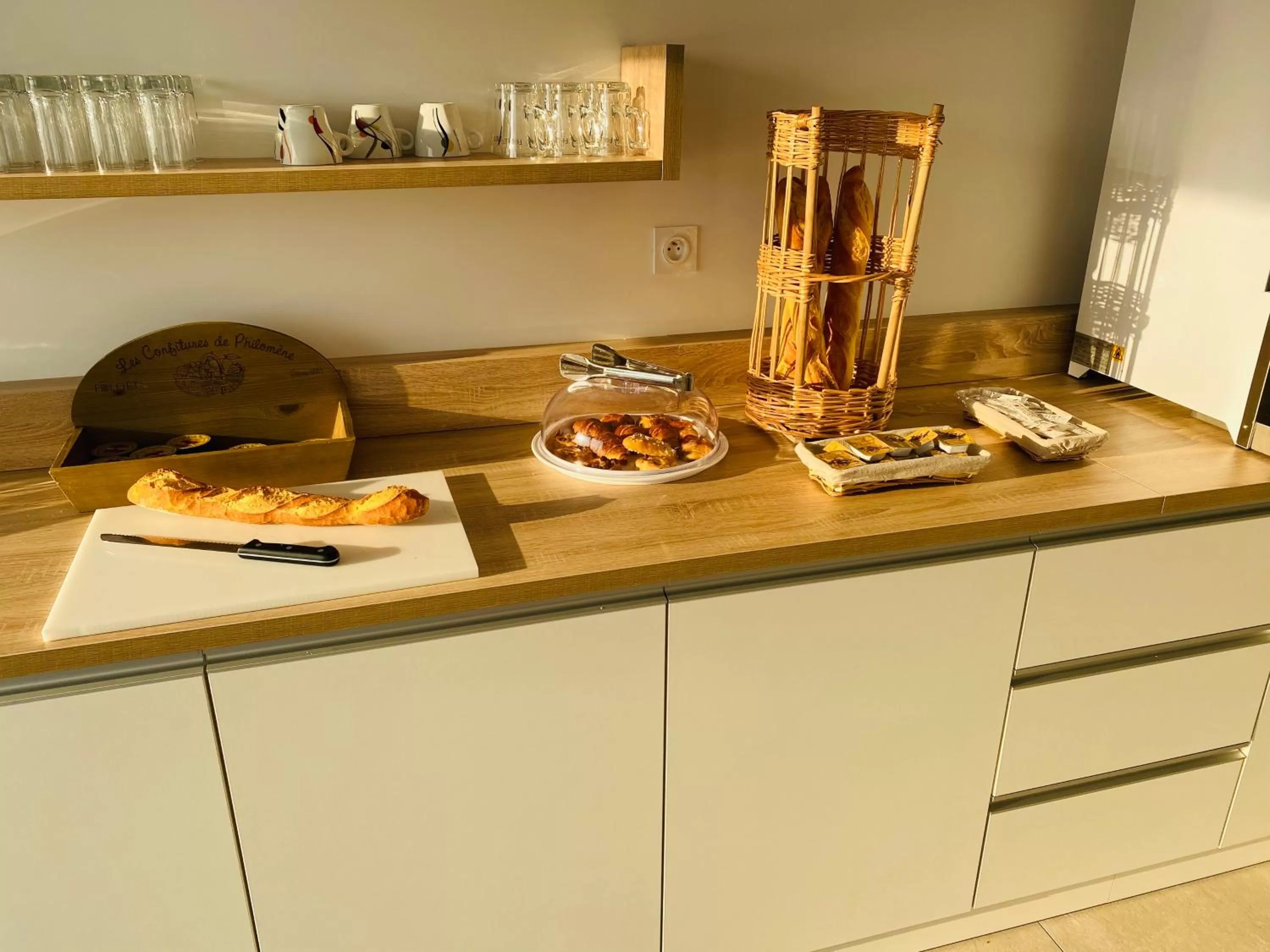 Food and drinks in Lagrange Apart'Hôtel Antibes Olympie