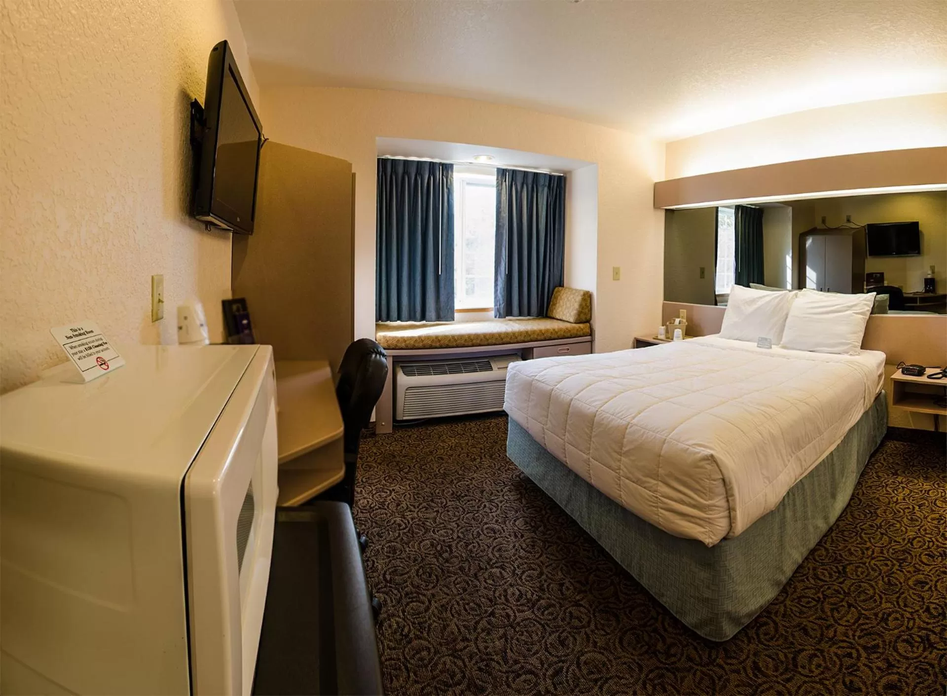 Superior Queen Room - Disability Access - Non-Smoking in Microtel Inn & Suites Tomah