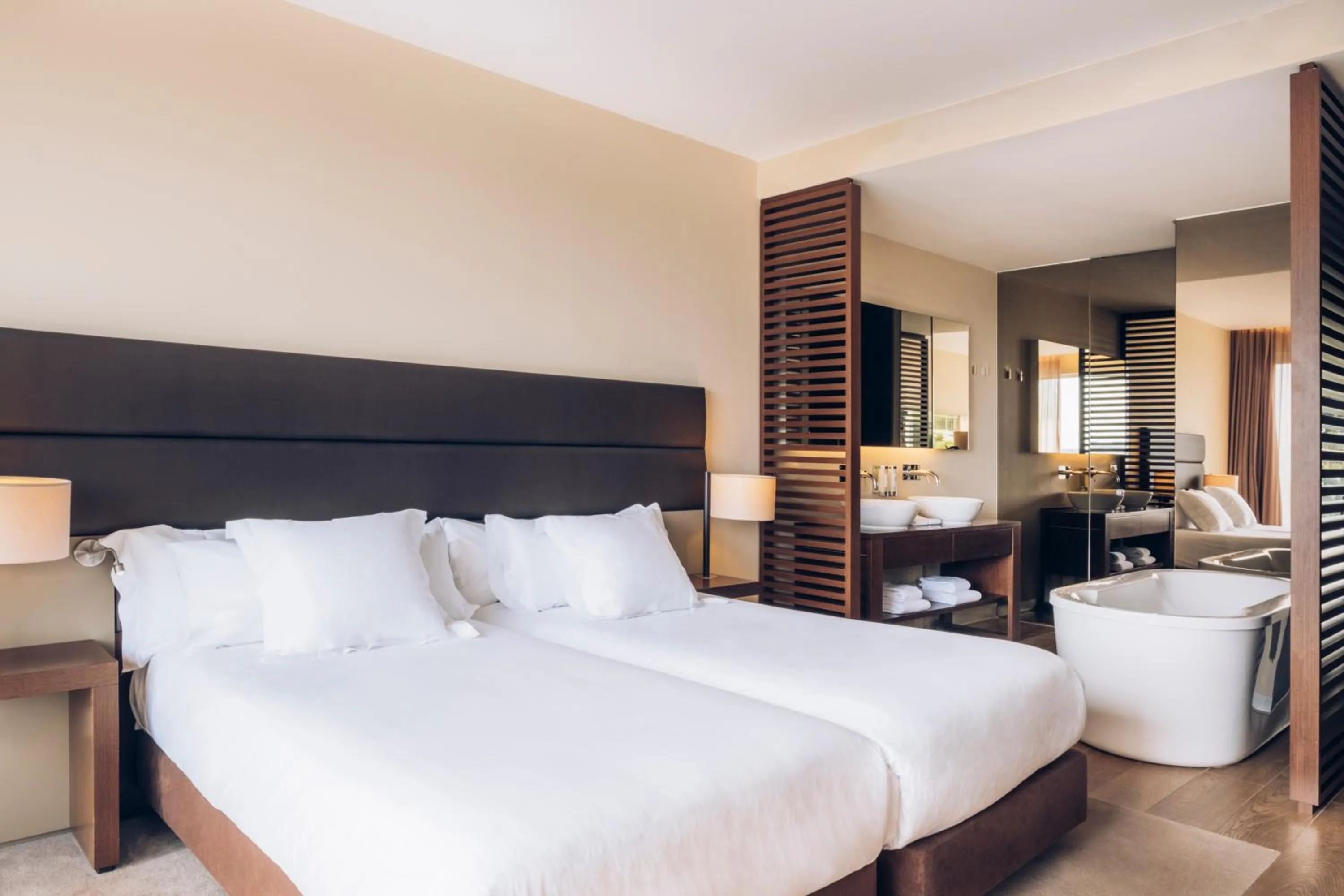 Photo of the whole room, Bed in Iberostar Selection Lagos Algarve