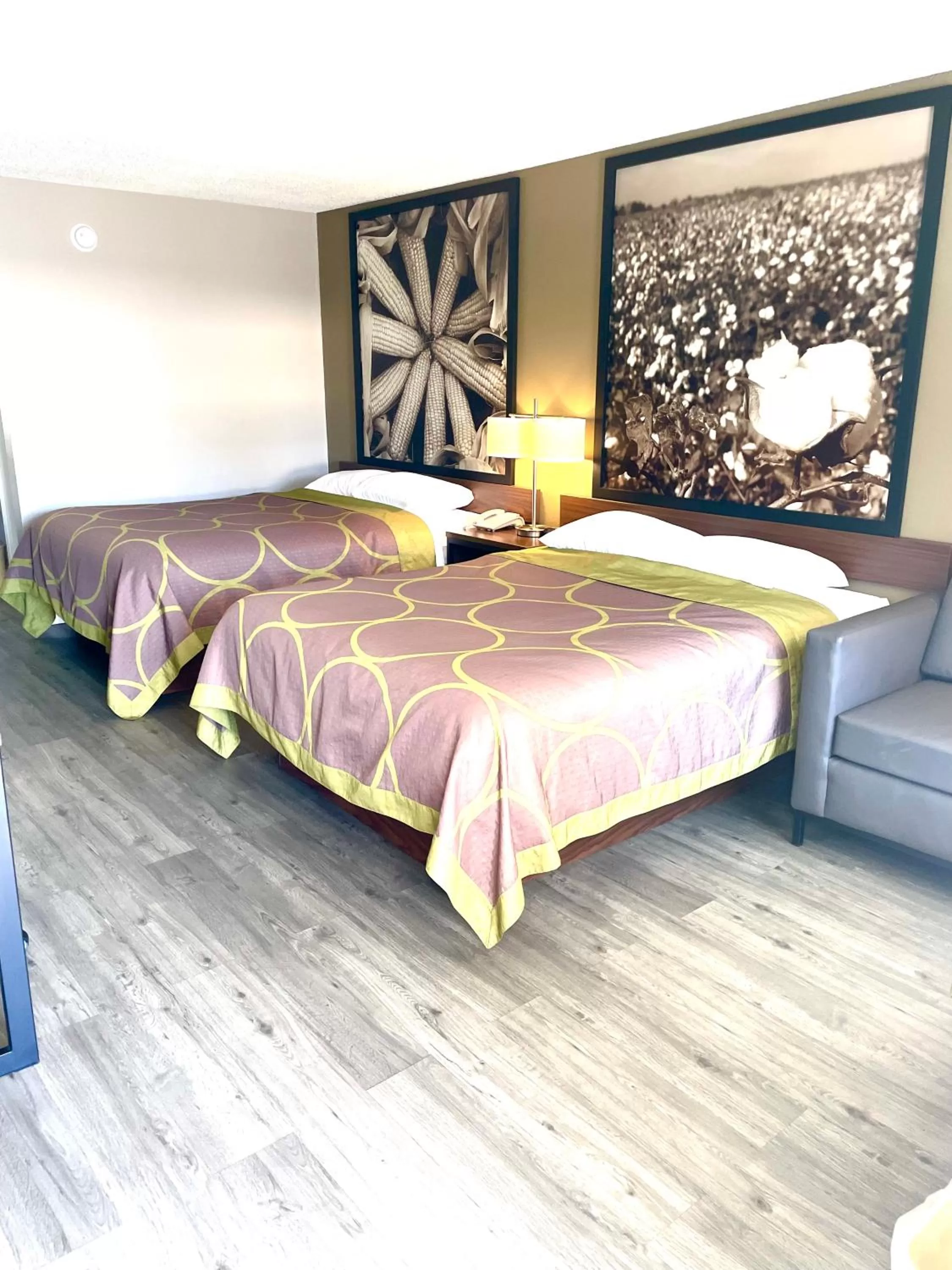 Photo of the whole room, Bed in Super 8 by Wyndham Bay St. Louis