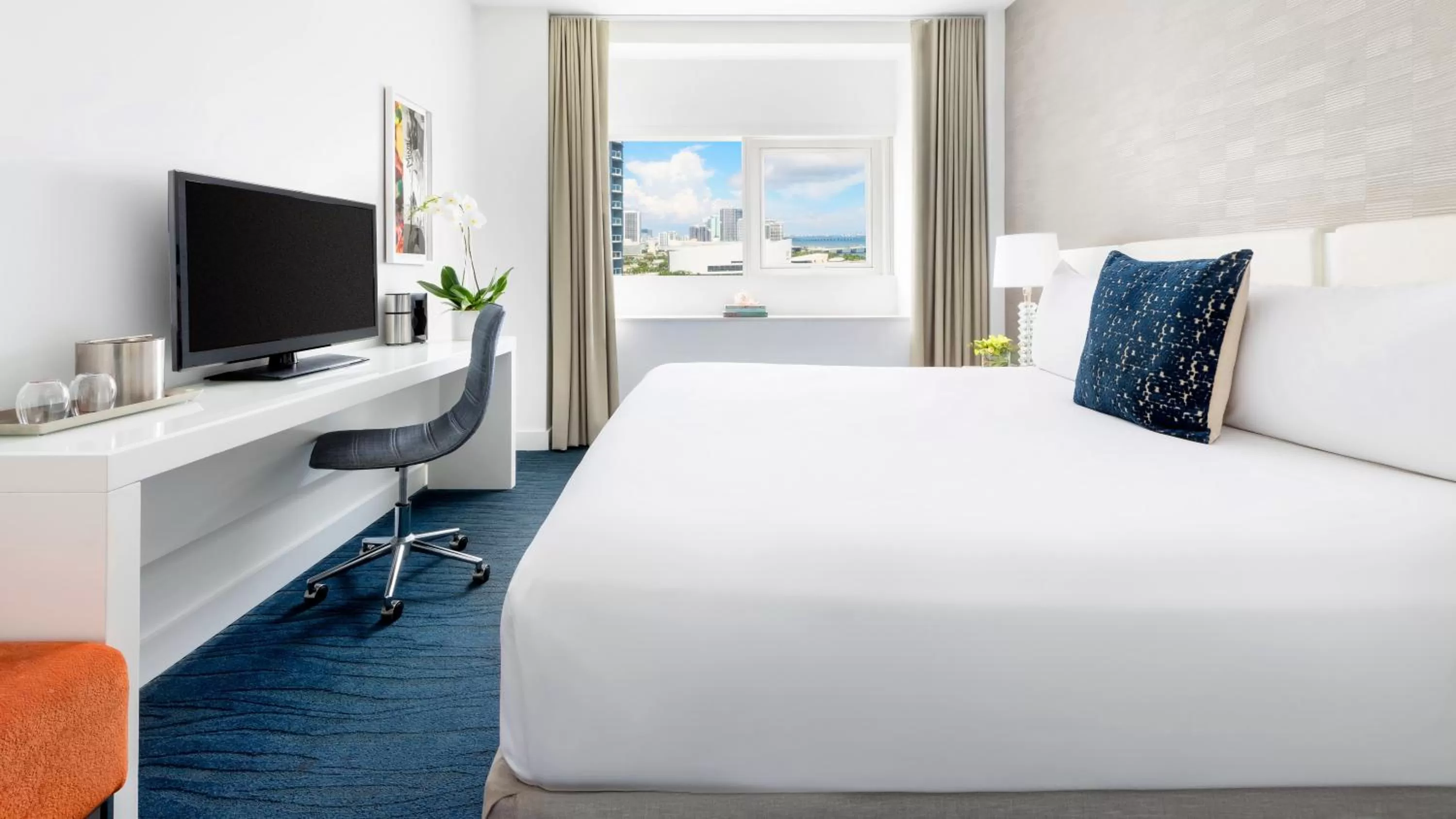 Photo of the whole room, Bed in YVE Hotel Miami
