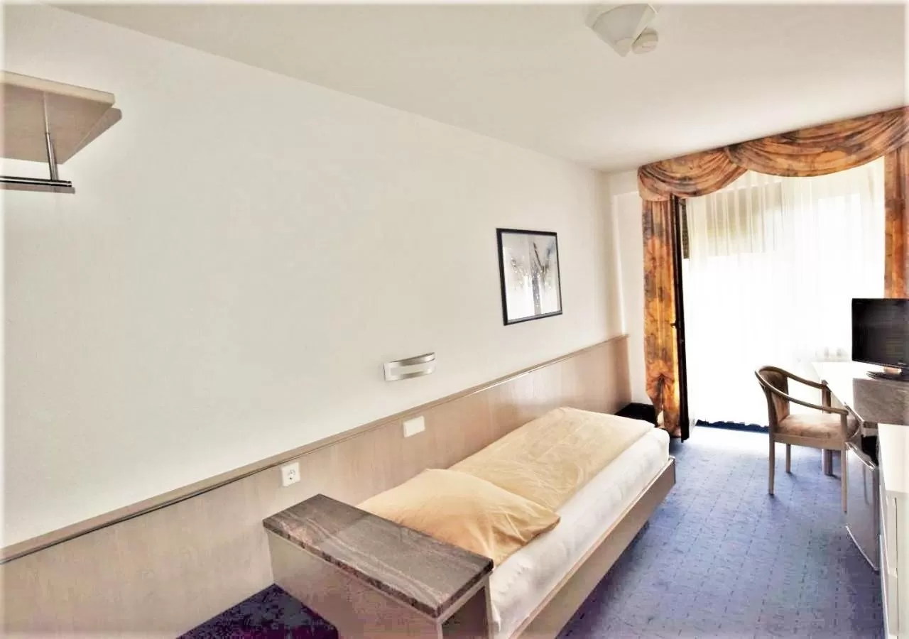 Photo of the whole room, Bed in Hotel Alena - Kontaktlos Check-In