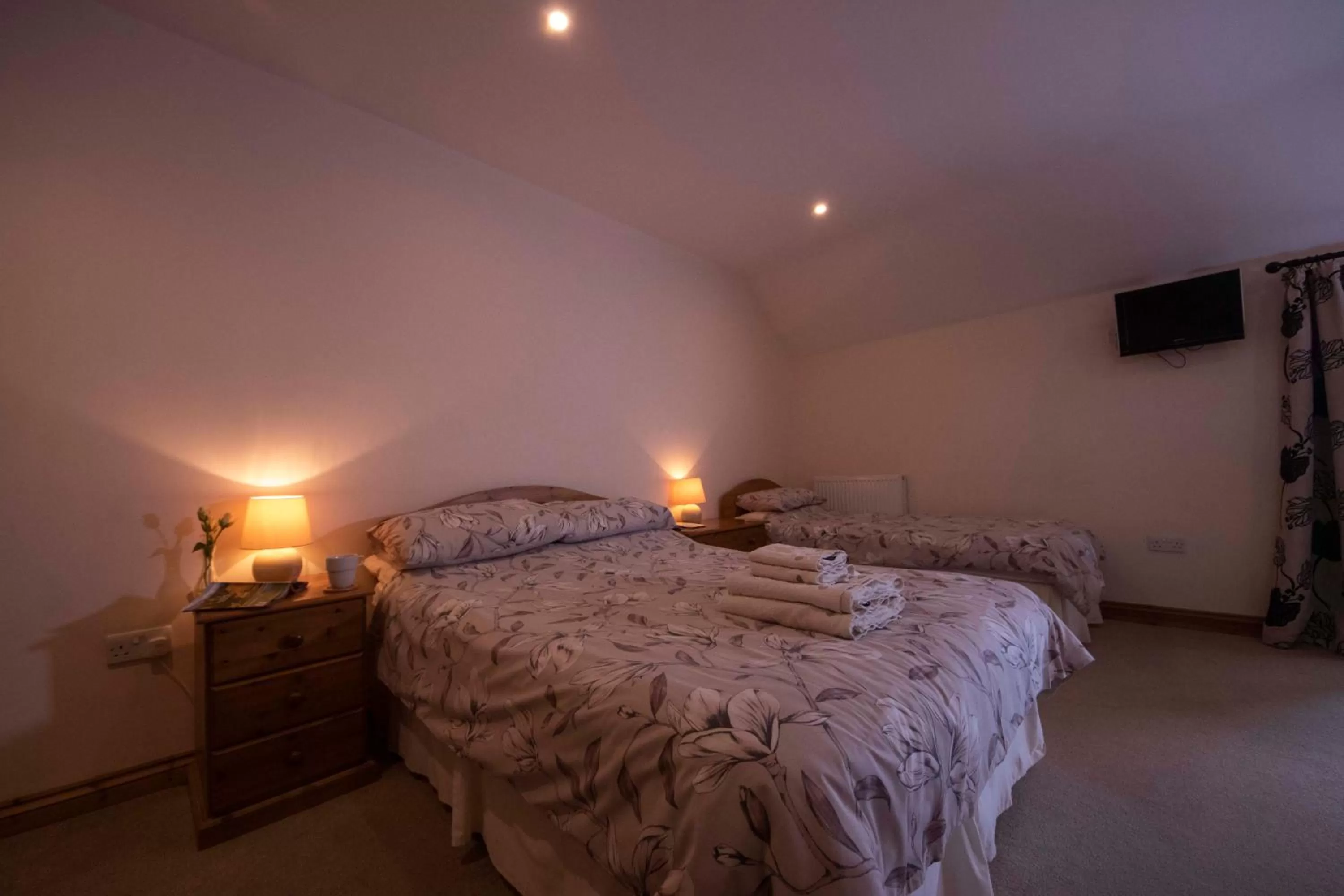 Bedroom, Bed in Polhilsa Farm