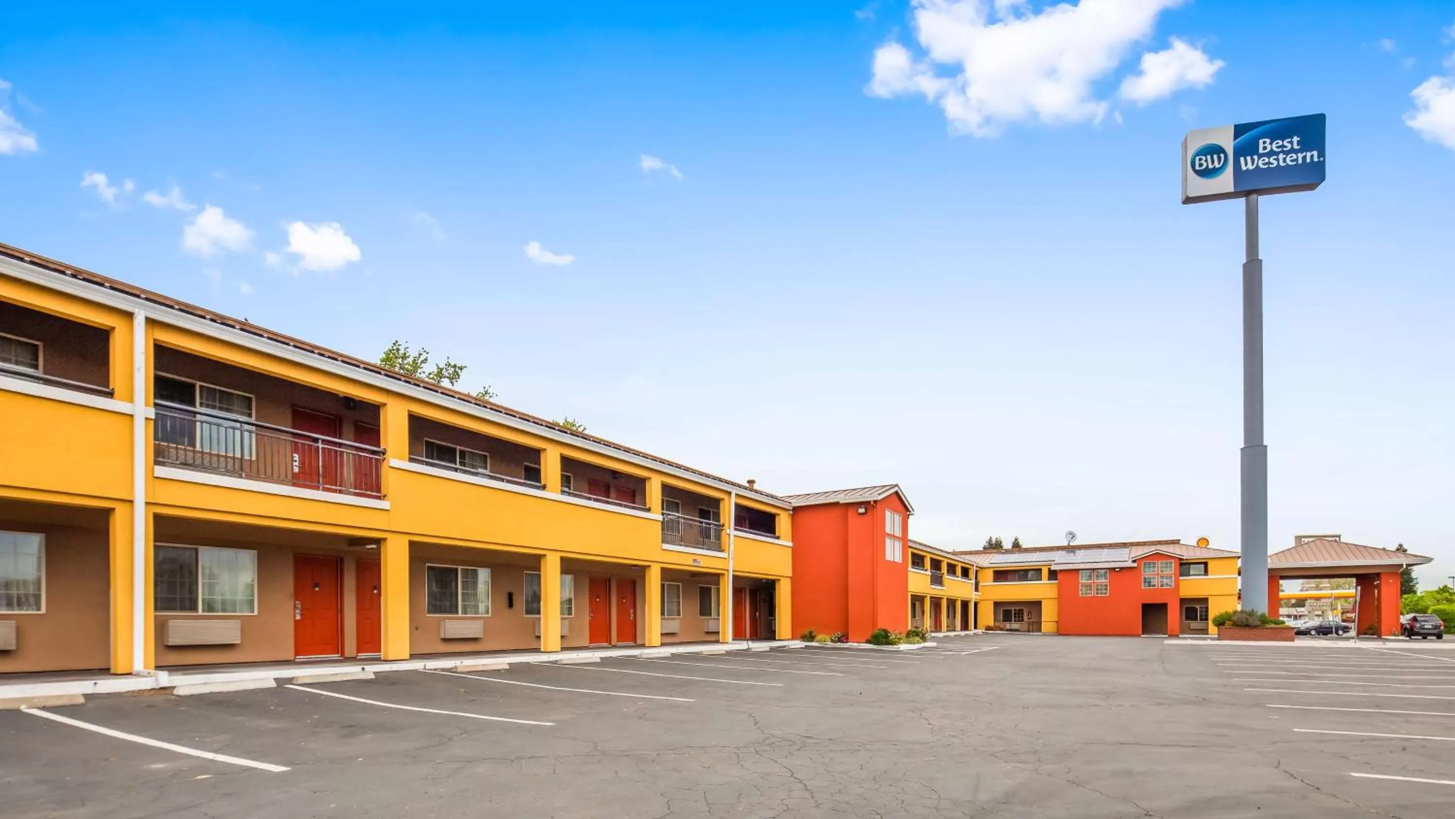 Property Building in Best Western Anderson Inn