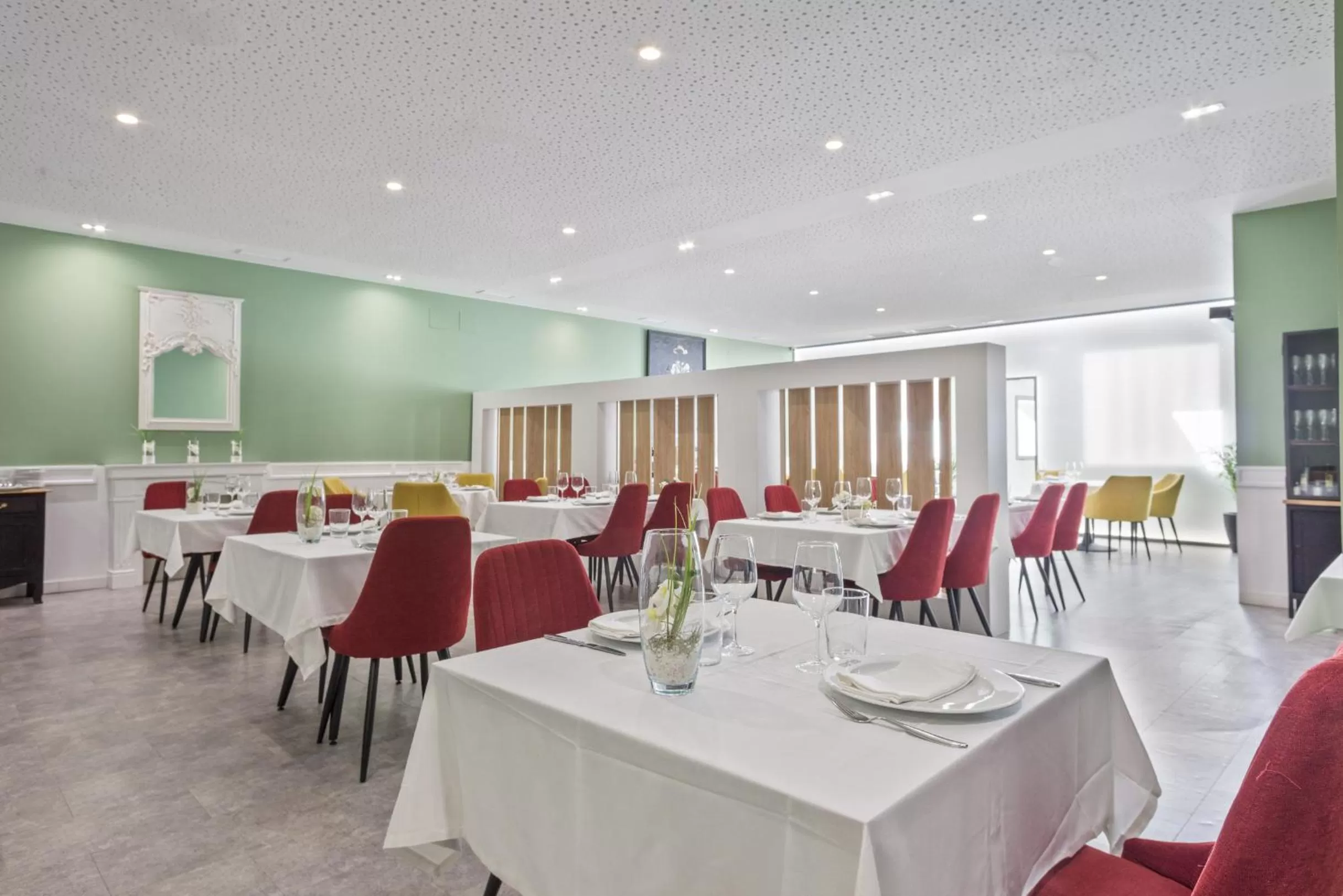 Restaurant/places to eat in Sercotel Los Llanos