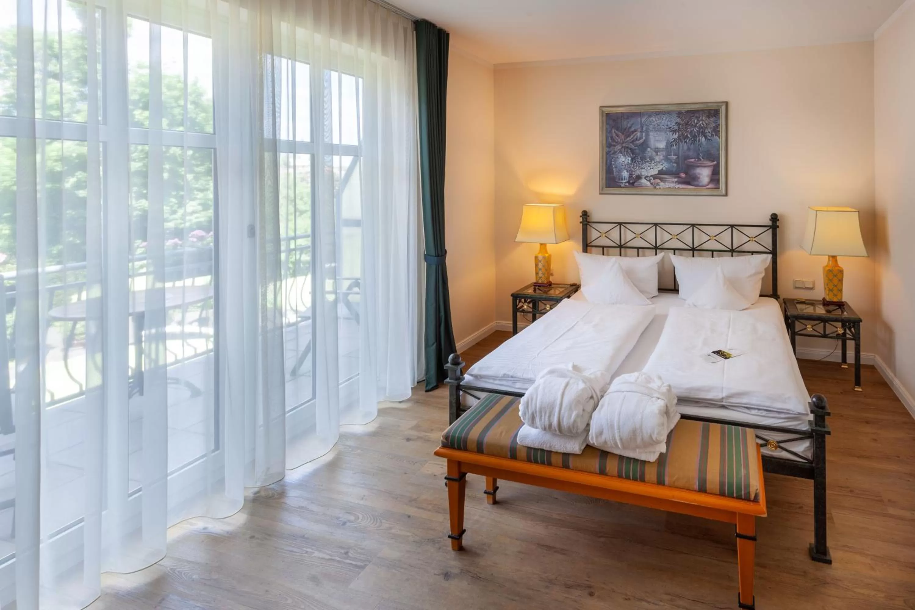 Photo of the whole room, Bed in Best Western Wein- und Parkhotel