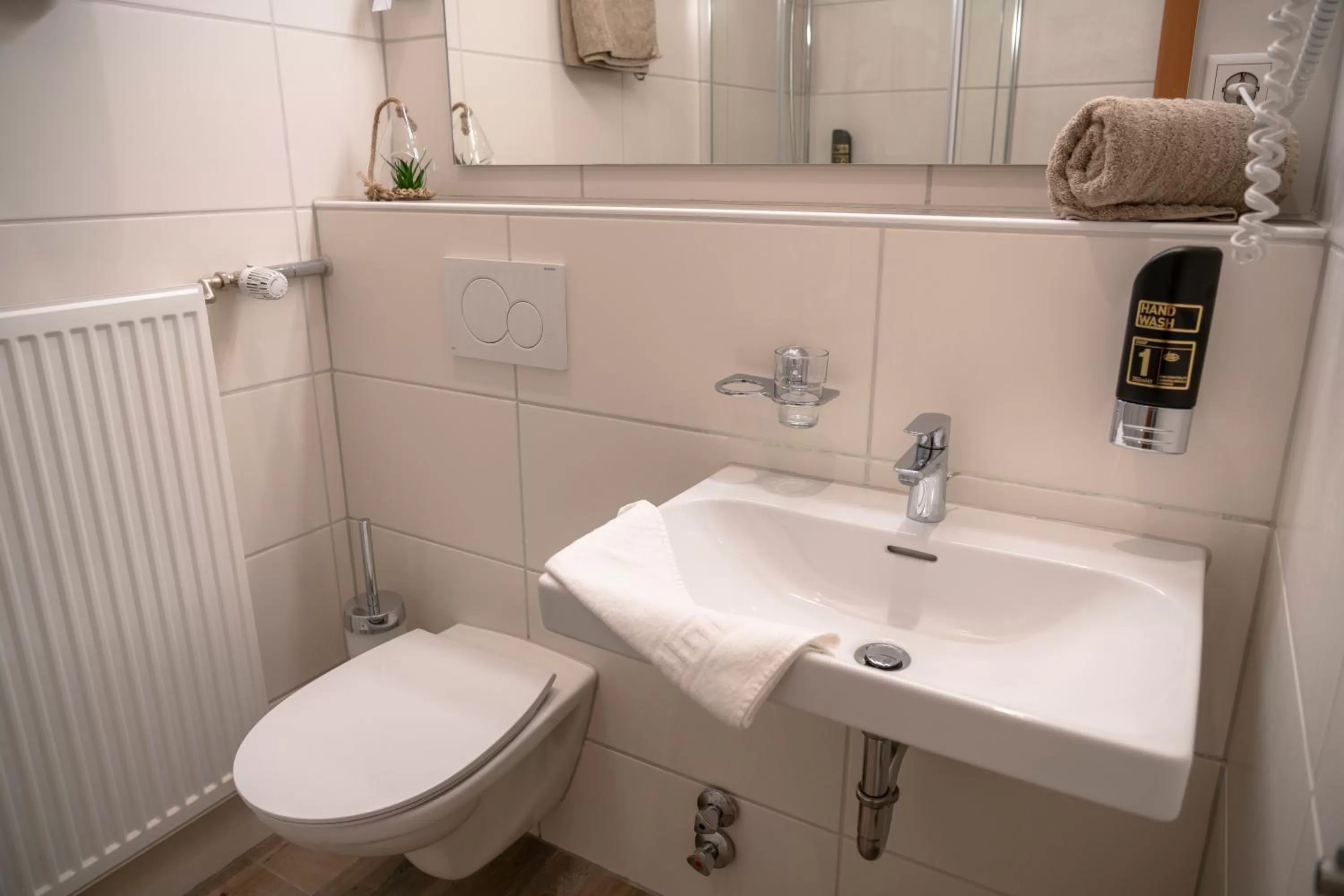 Bathroom in Landgasthof Mörsbergei