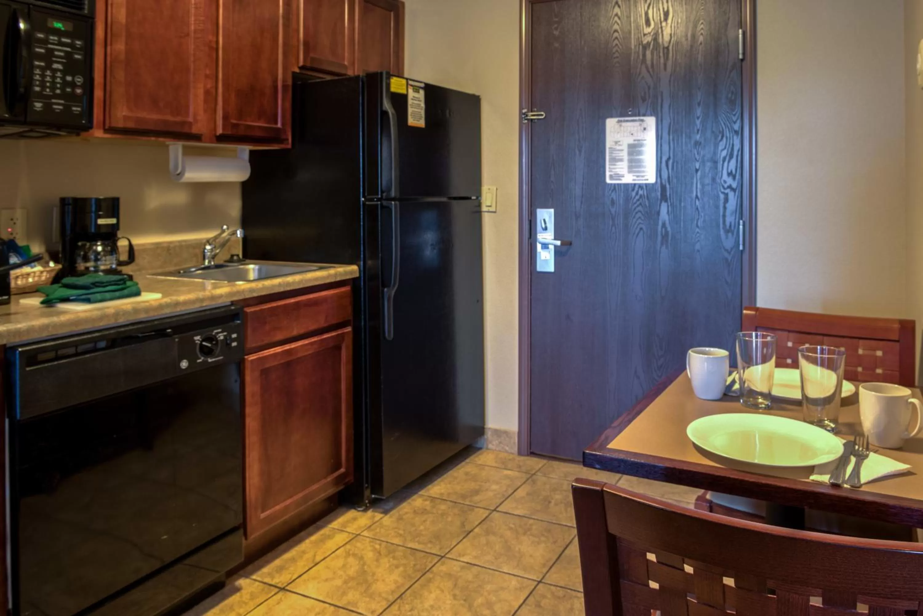 Kitchen or kitchenette in MainStay Suites St Robert - Fort Leonard Wood