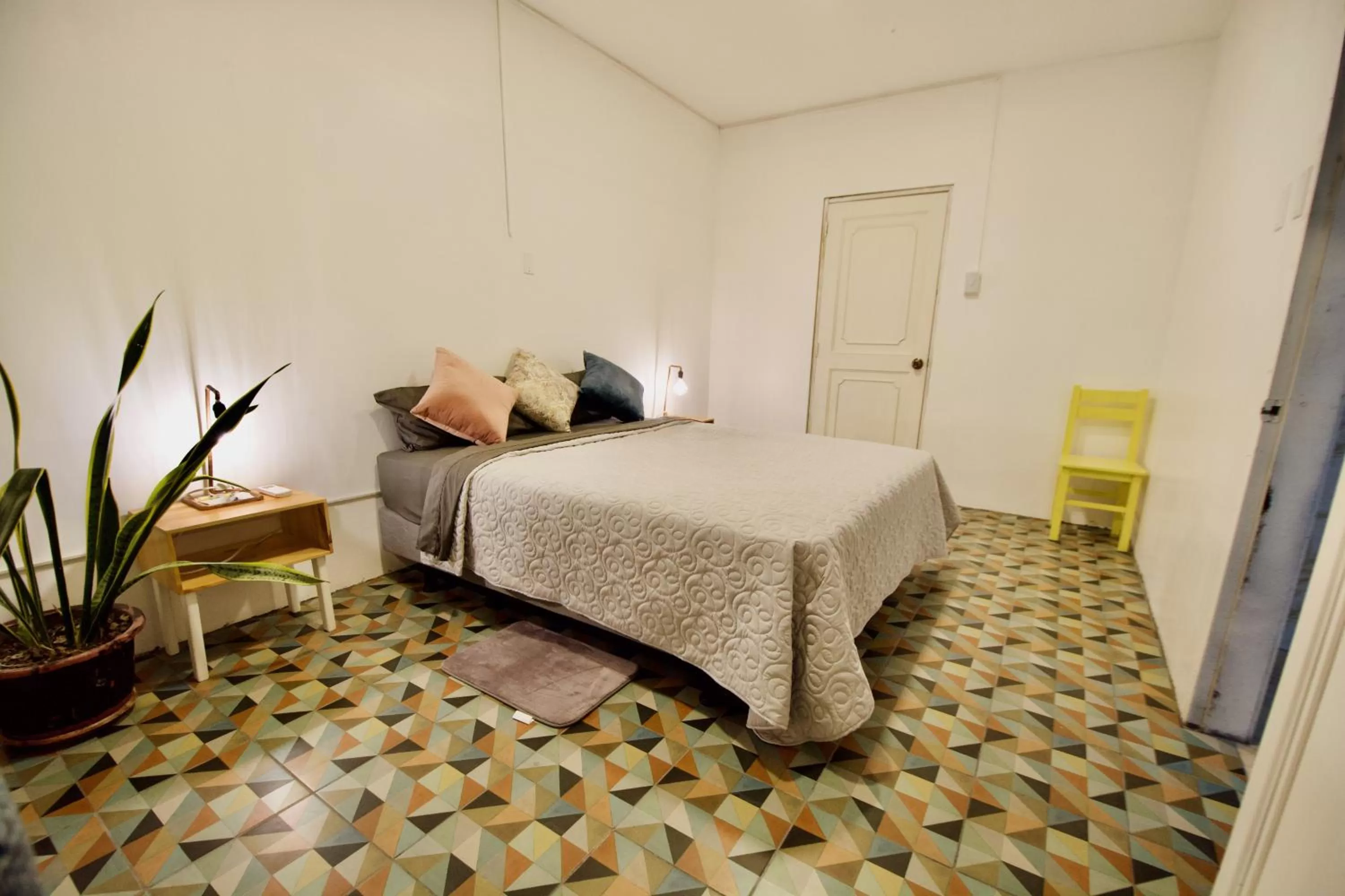 Bed in Pepe's House Guayaquil I Self Check-In MicroHotel