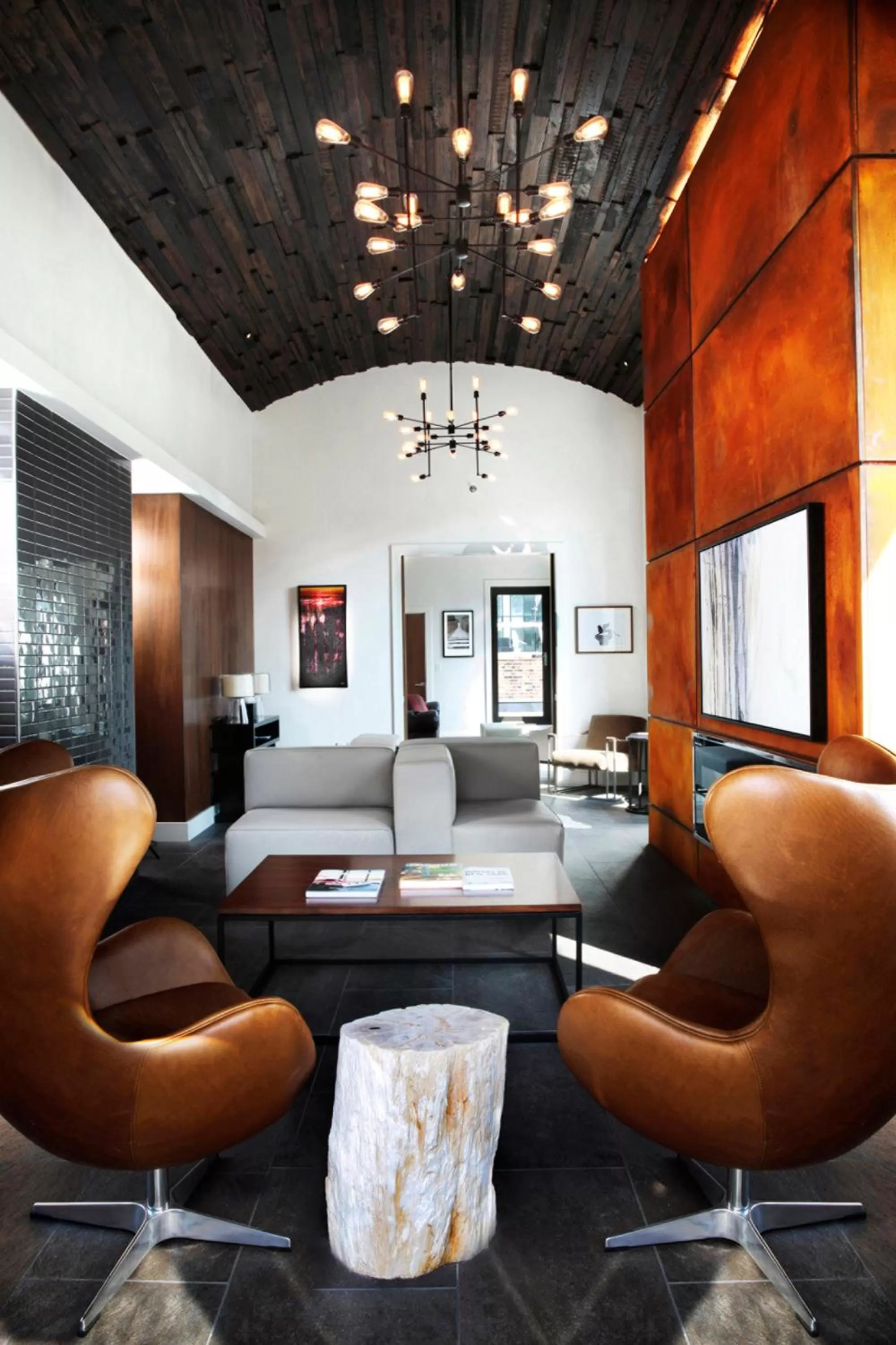 Living room in Lexington Plaza Hotel