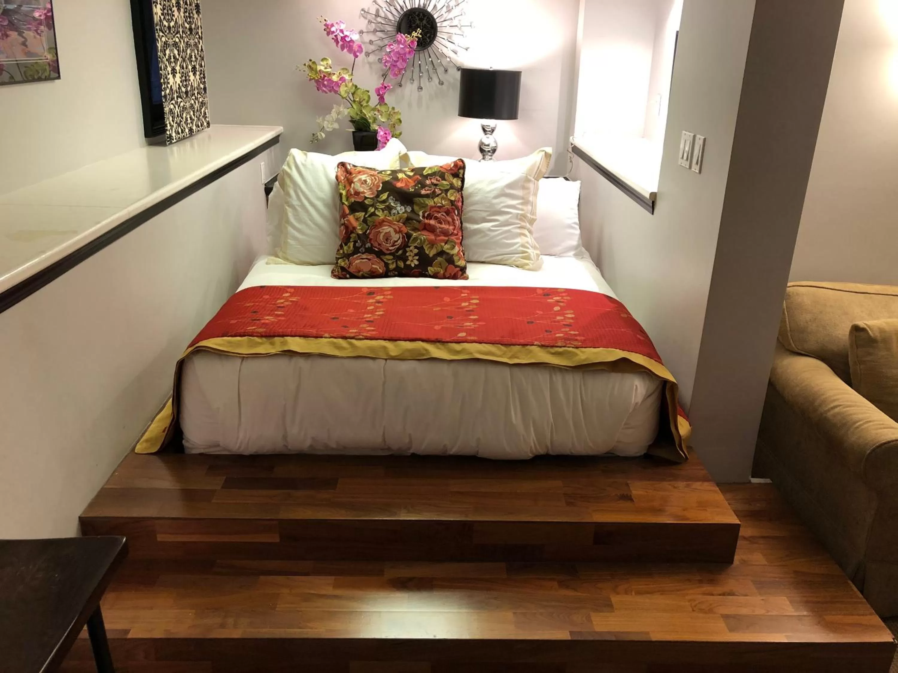 Bed in Barclay House Bed and Breakfast