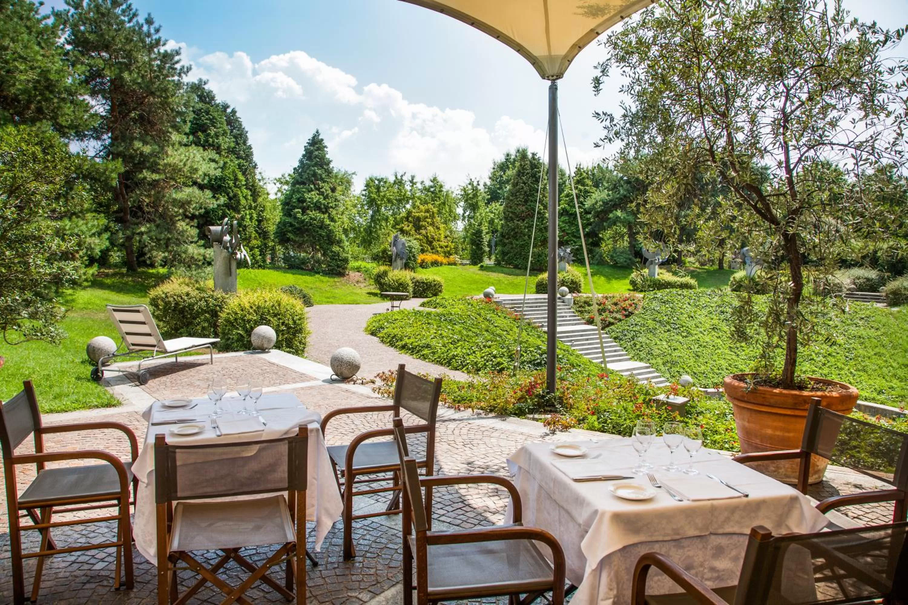 Restaurant/places to eat in Cosmo Hotel Torri