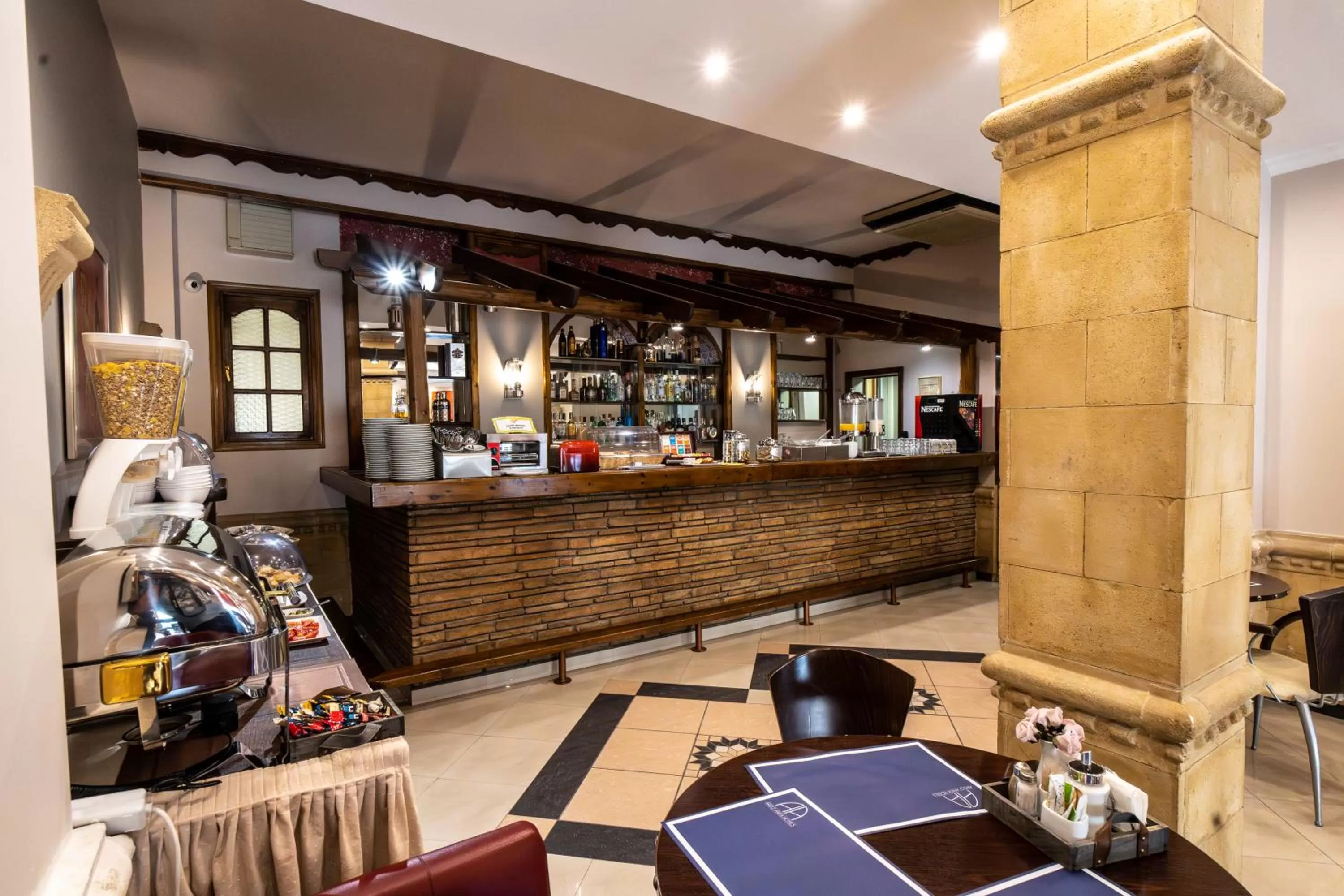 Restaurant/places to eat in Argo Hotel Piraeus