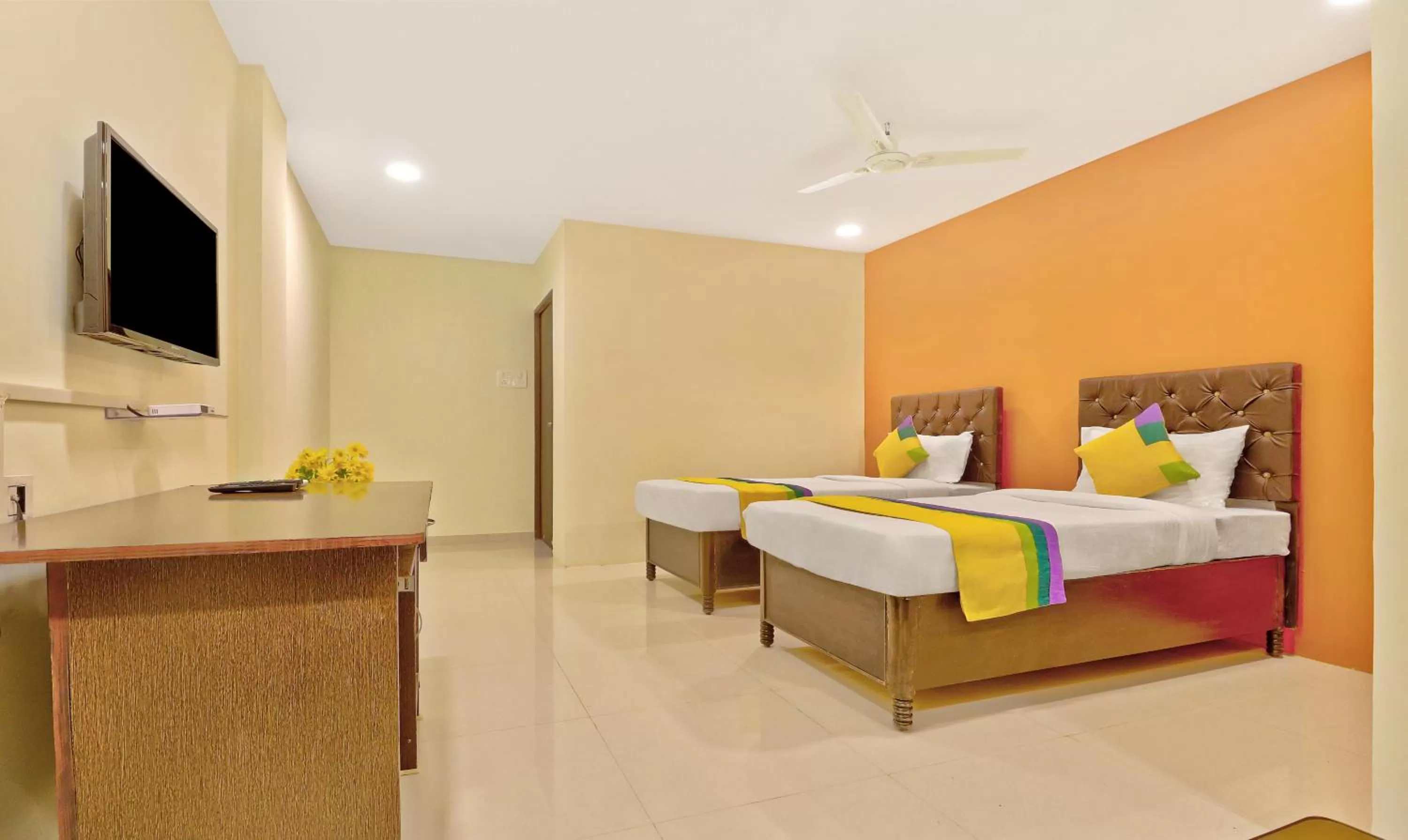 Bedroom, Bed in Itsy Hotels Carnival Inn