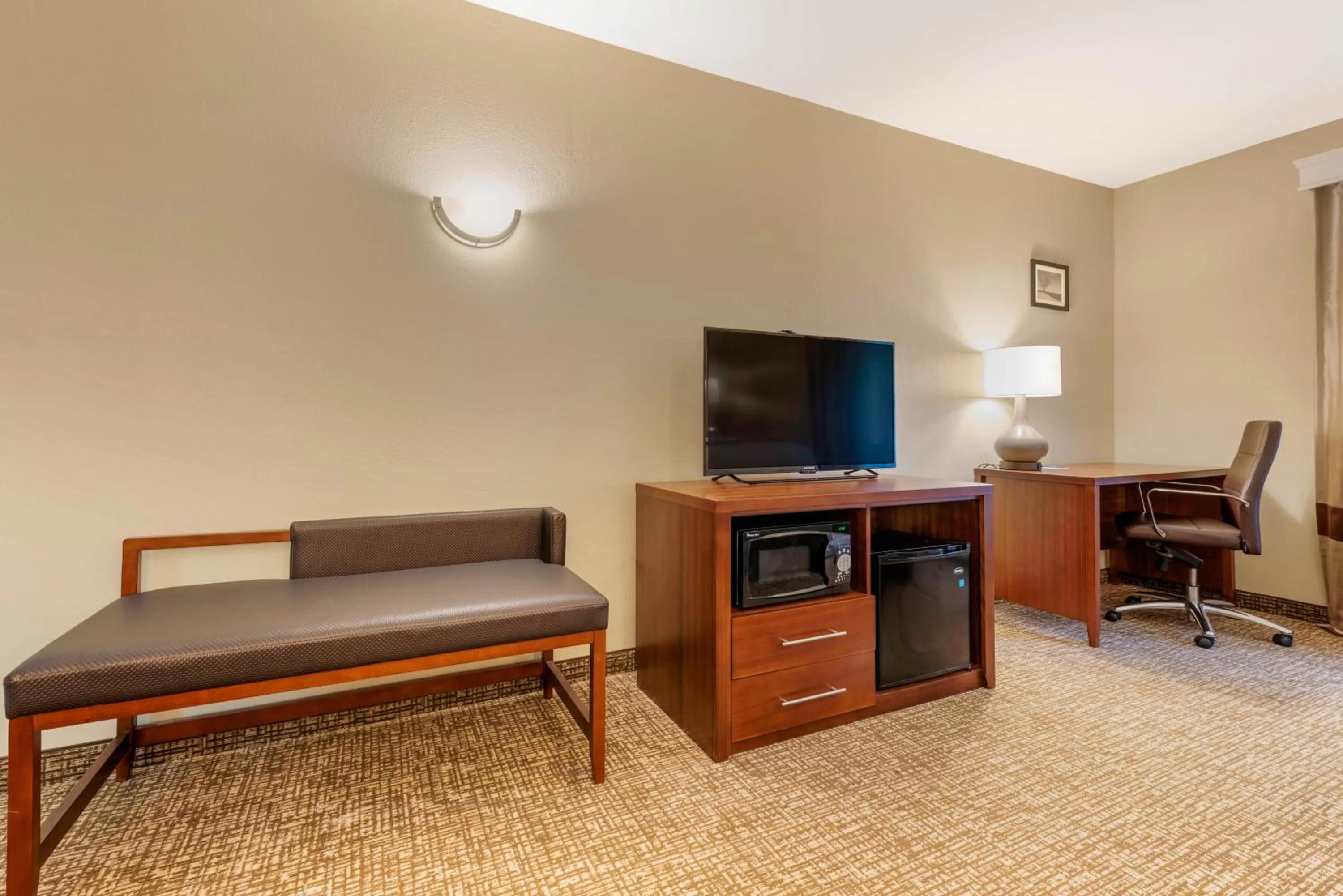 TV and multimedia in Comfort Inn & Suites Michigan City South