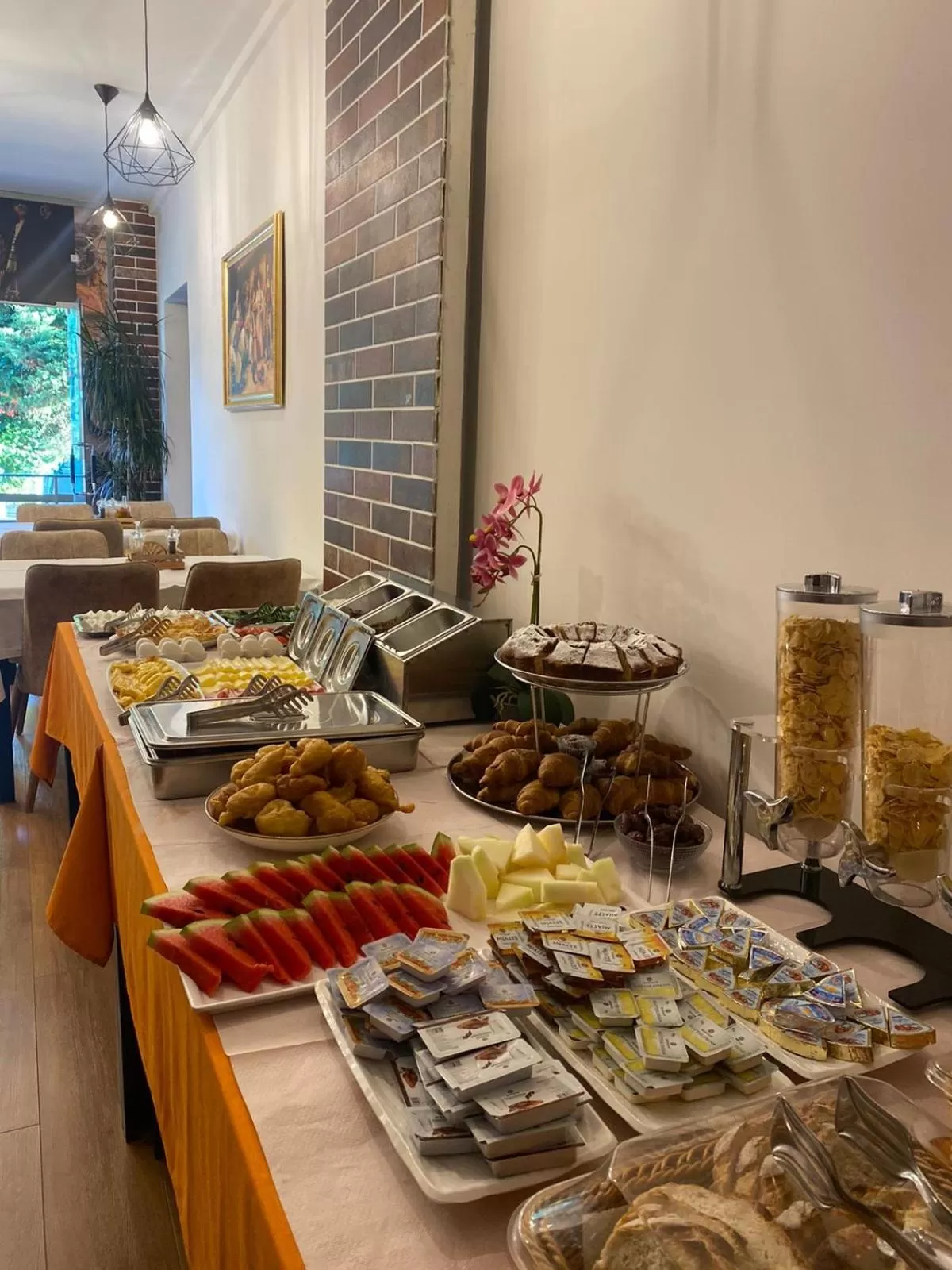 Breakfast in Peaky Hotel