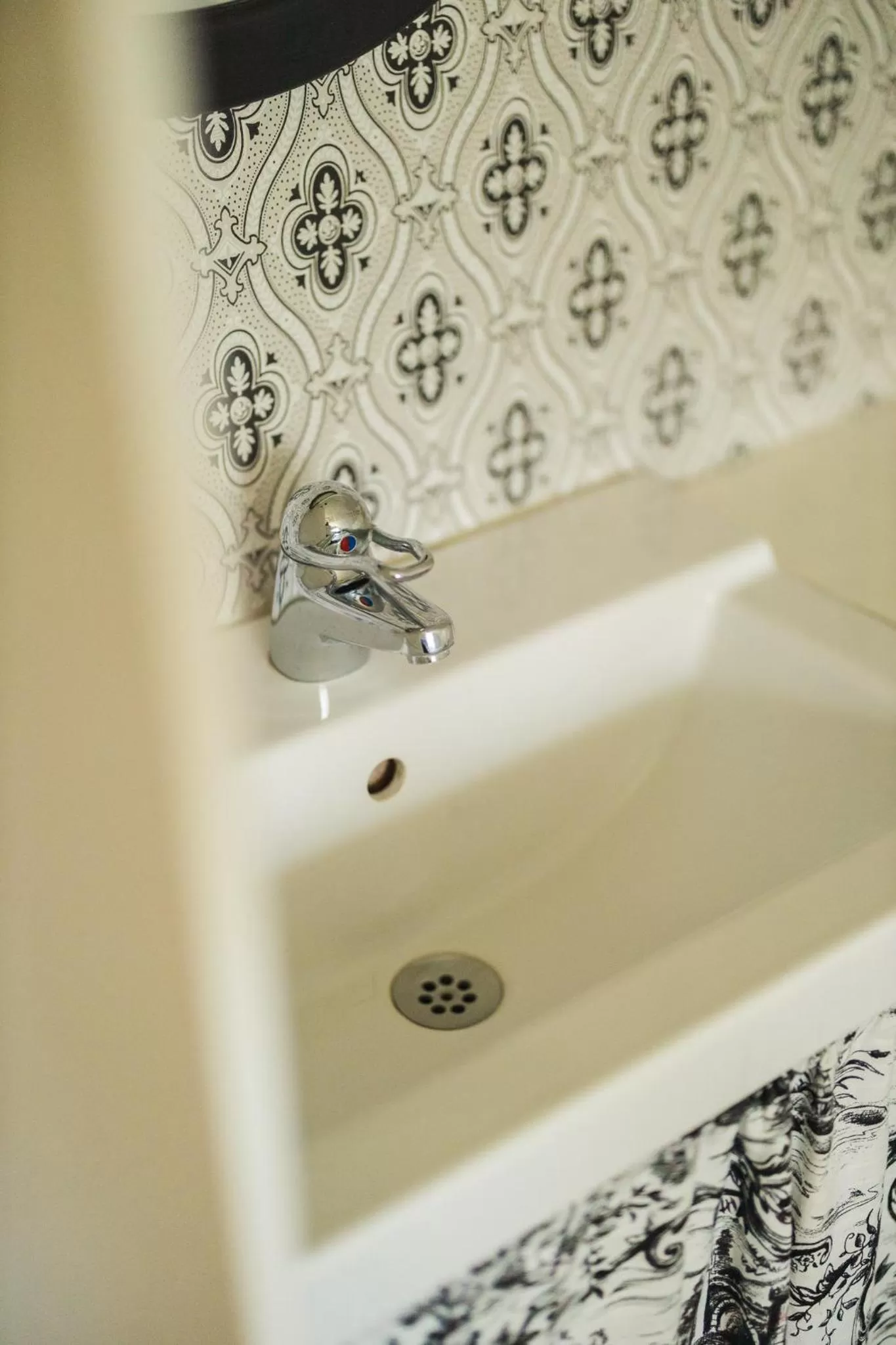 Property building, Bathroom in Bäcks Bed & Breakfast