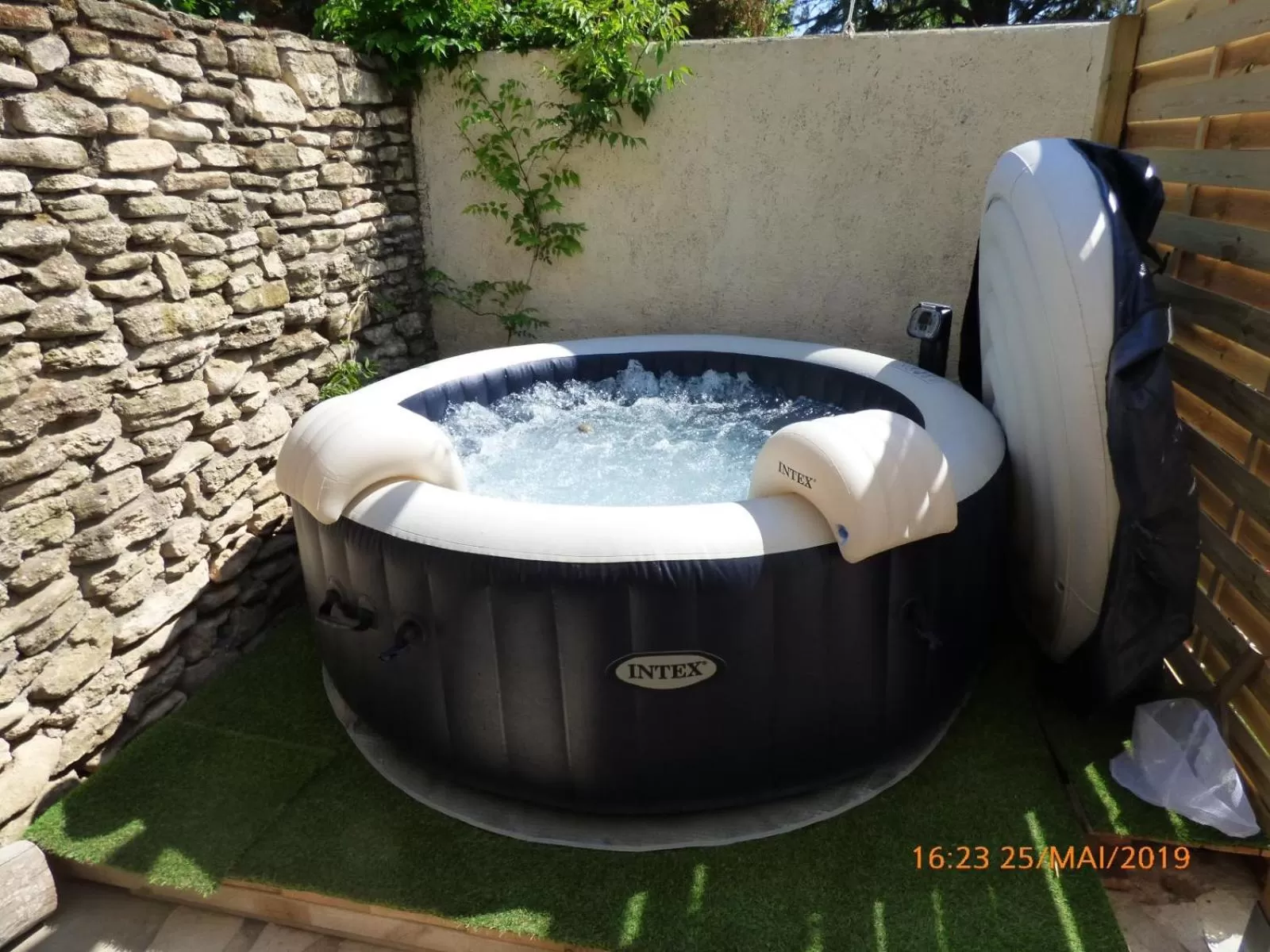 Spa and wellness centre/facilities in MAS MAURANE-Chambre d'hôte avec SPA privé aux portes d'ARLES