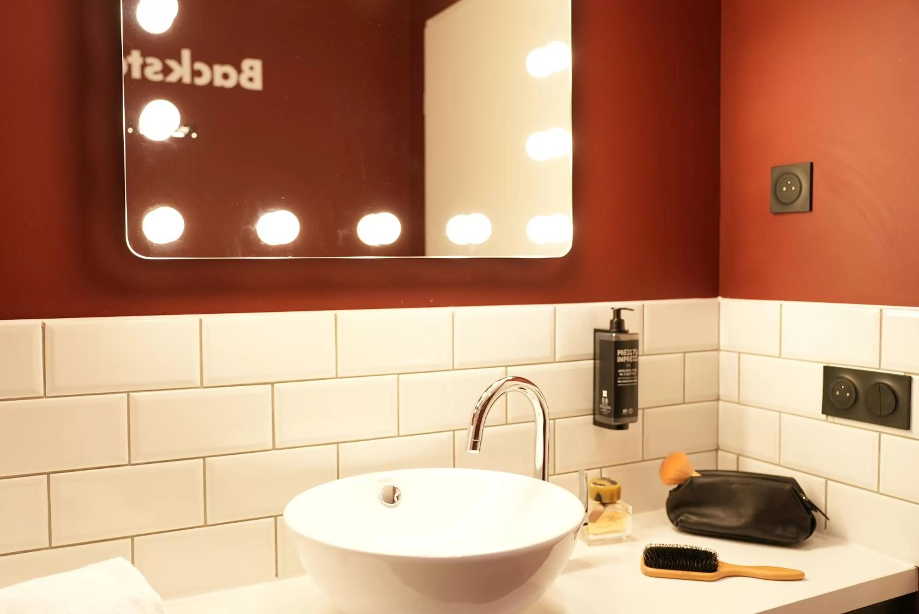 Bathroom in ibis Styles Lens Centre Gare