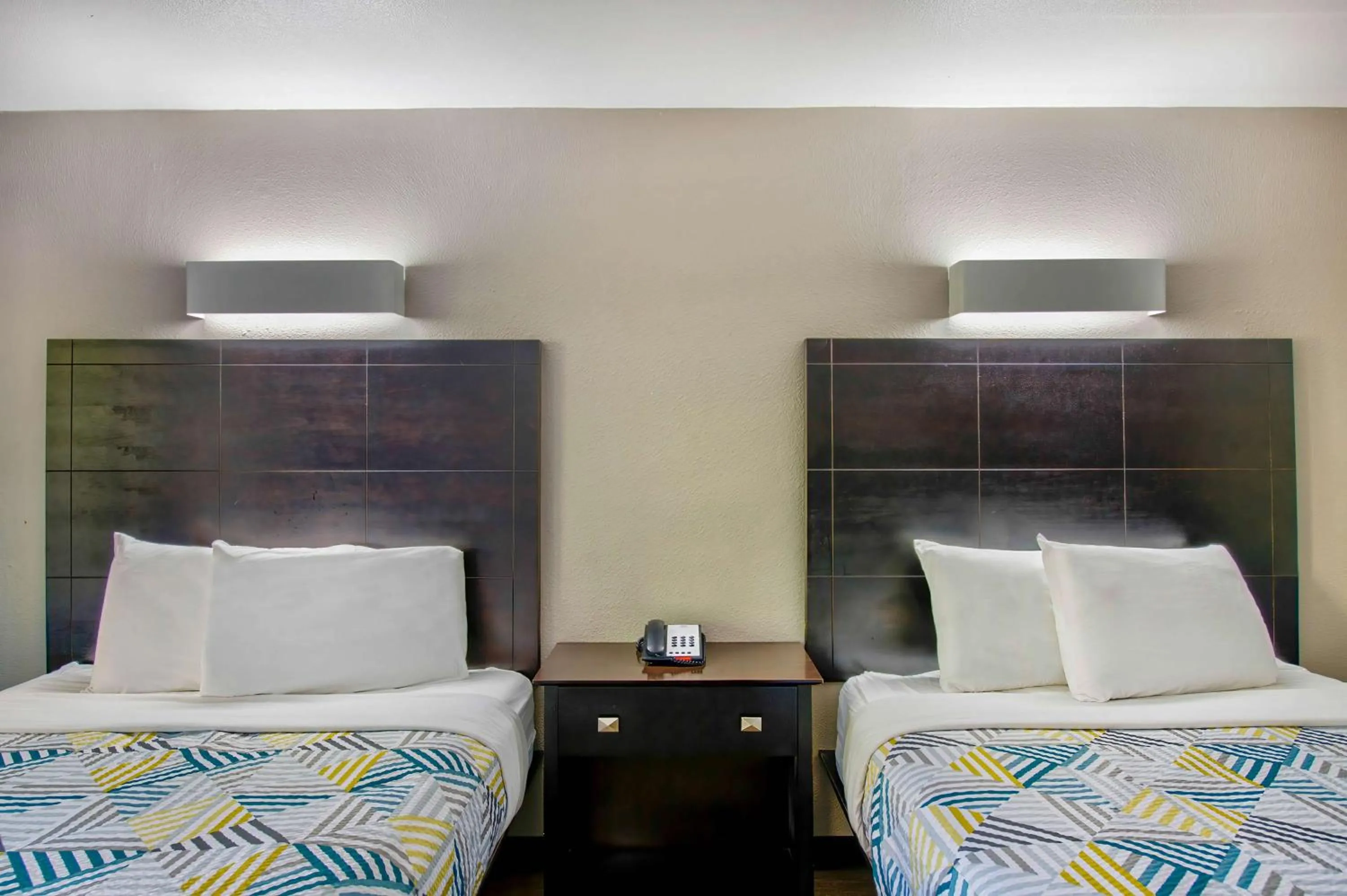 Bedroom, Bed in Motel 6-Arlington, TX