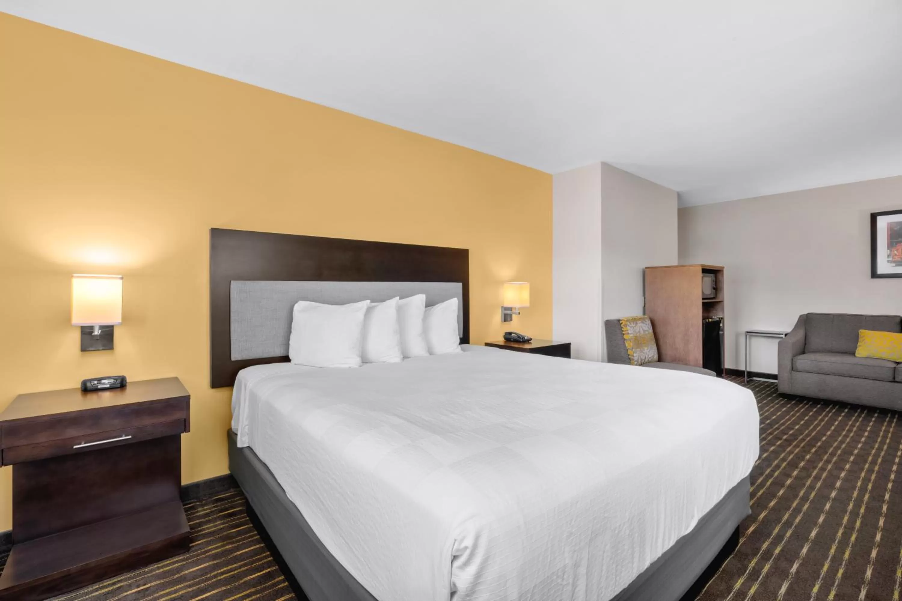 Bedroom, Bed in Hotel Aura SFO Airport FREE SHUTTLE