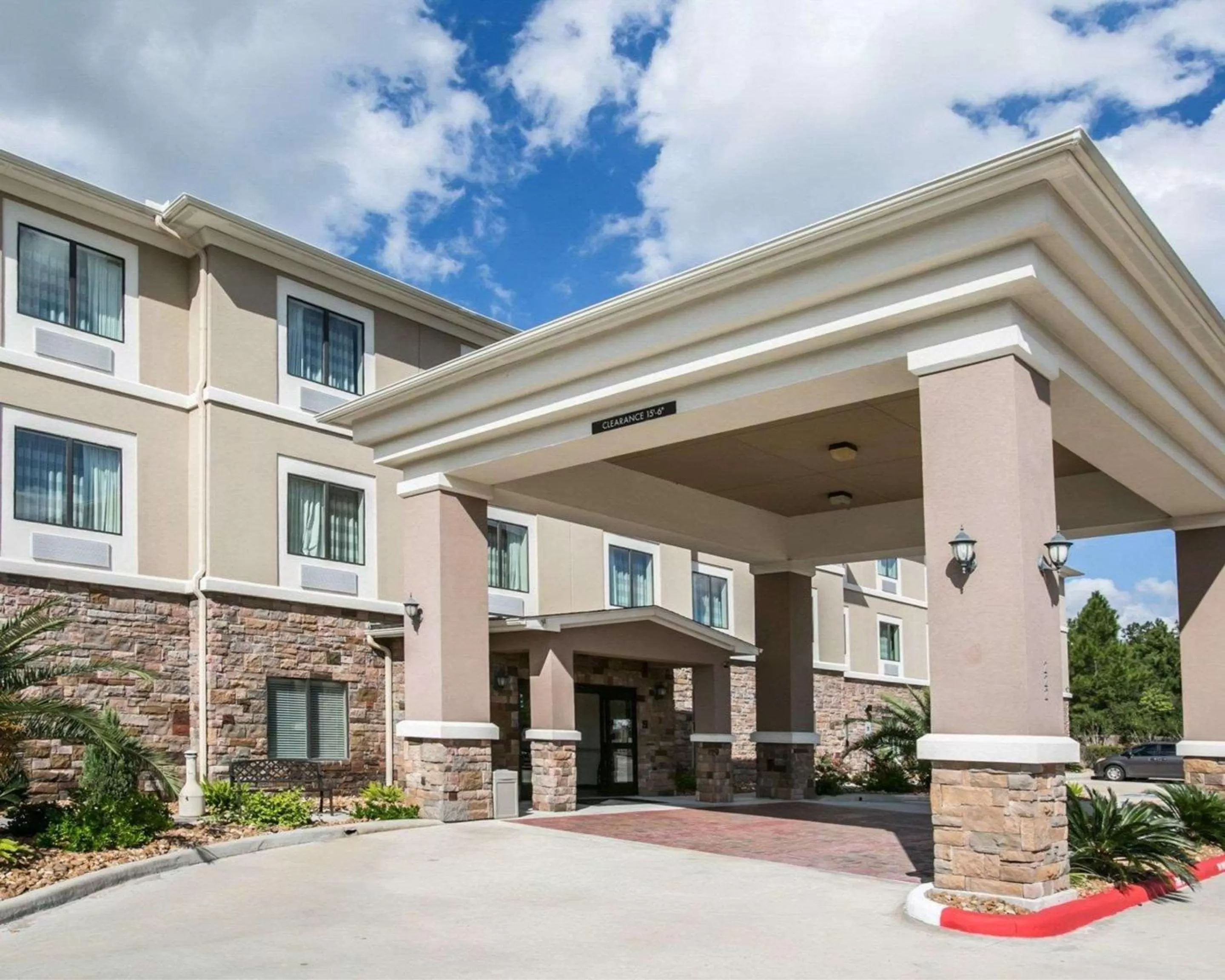 Property building in Restwell Inn & Suites I-45 North