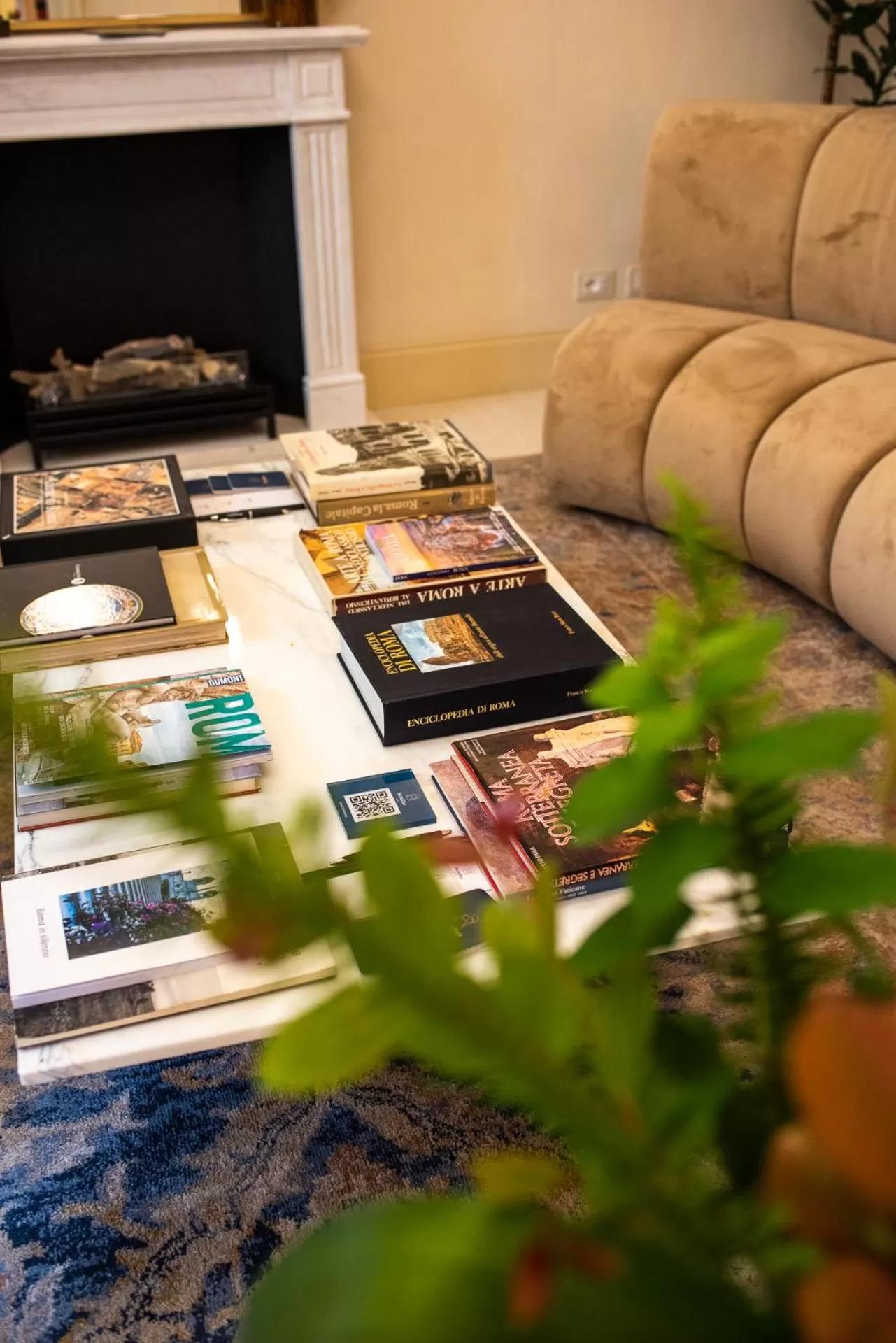 Communal lounge/ TV room in Sentho Roma